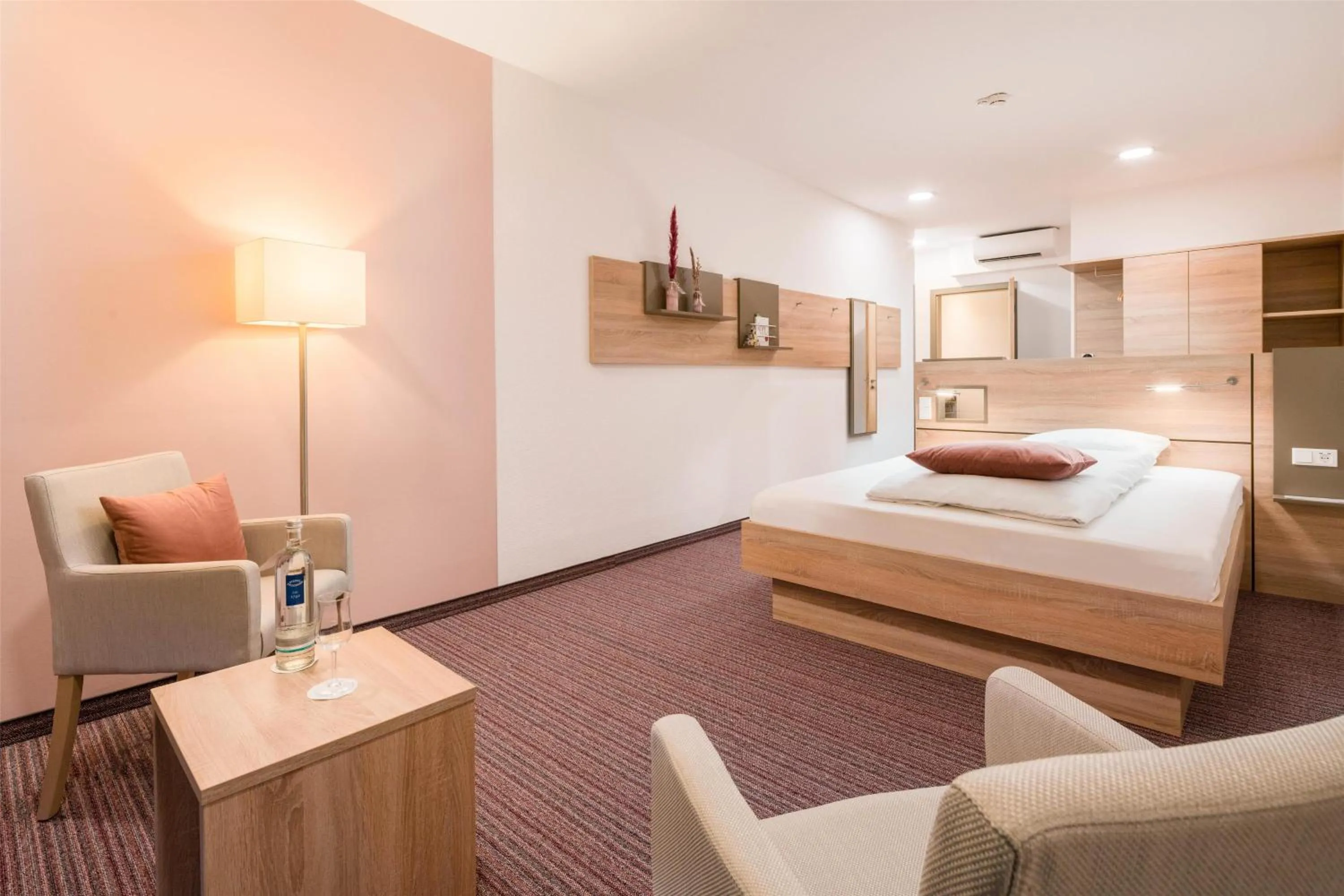 Bedroom, Bed in Best Western Plus Kurhotel an der Obermaintherme