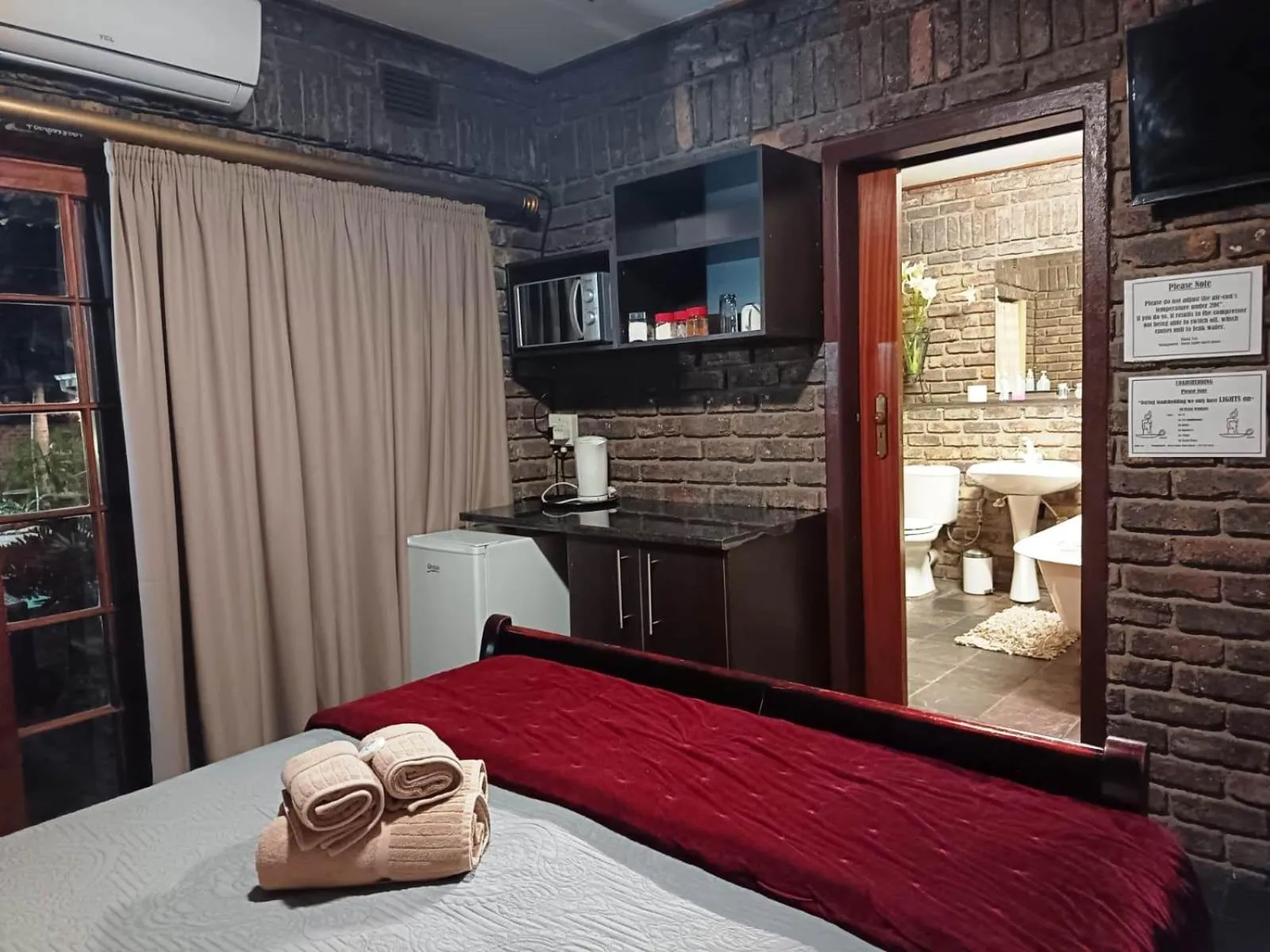 Bedroom, Bed in Royal Game Guest House