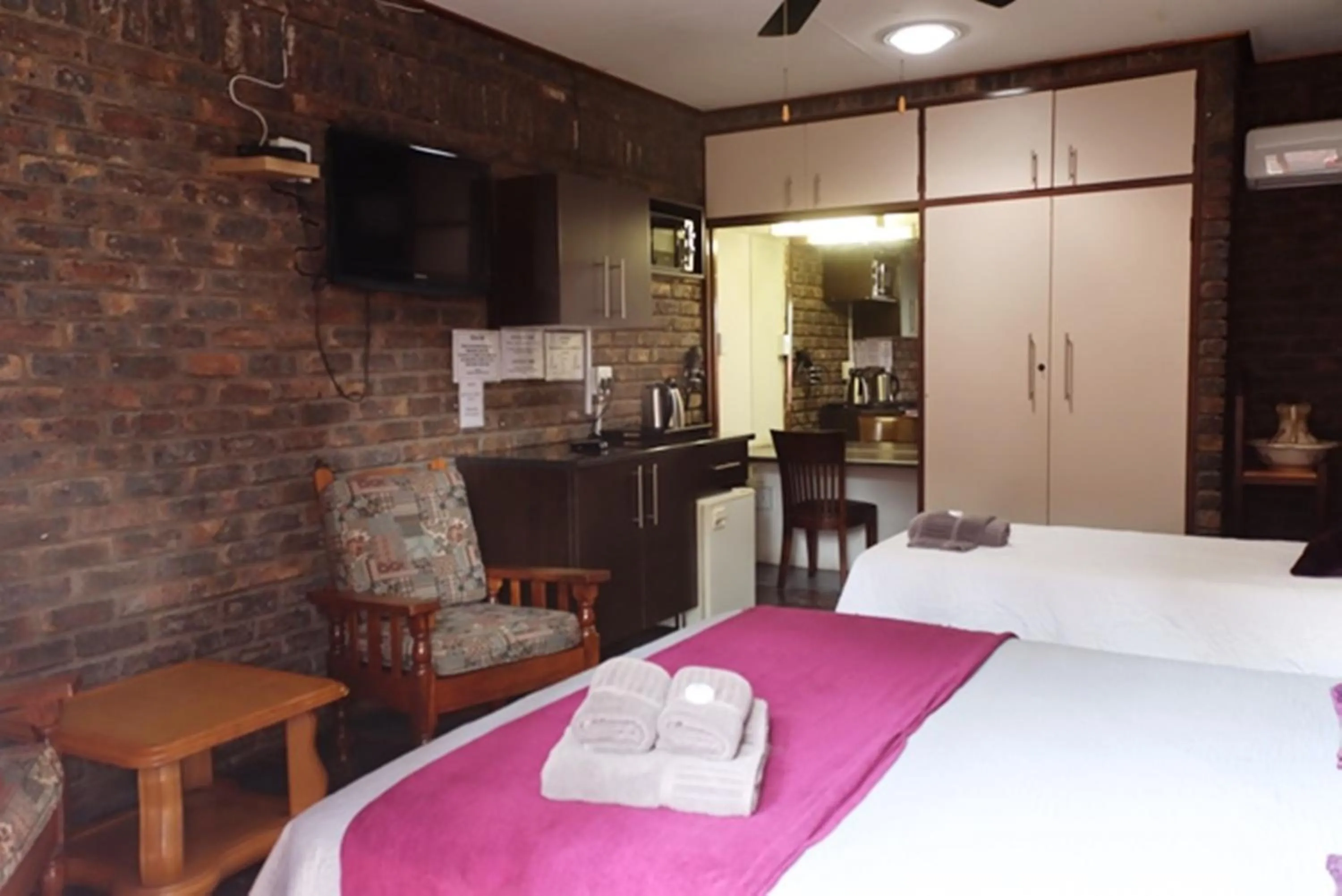 Bedroom, Bed in Royal Game Guest House