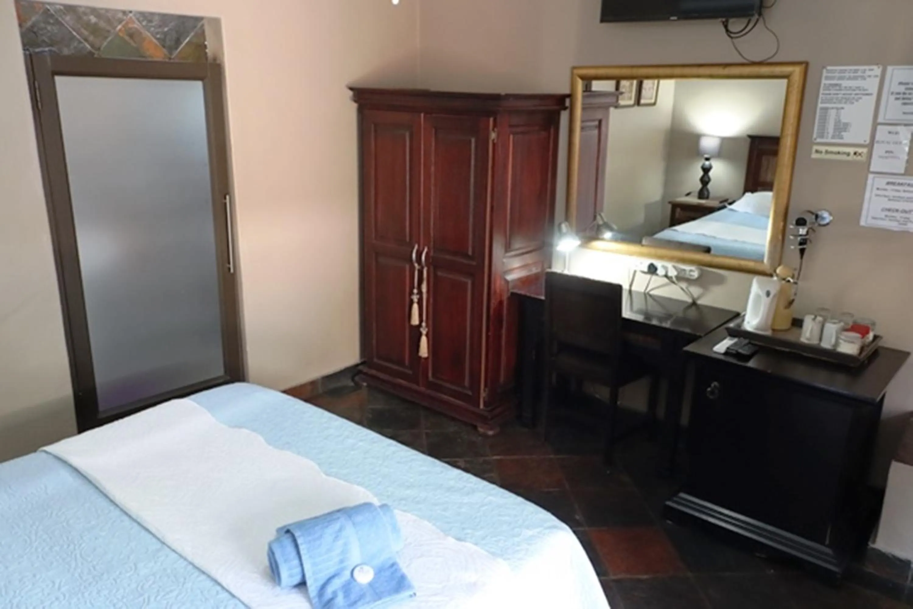 Bedroom, Bed in Royal Game Guest House