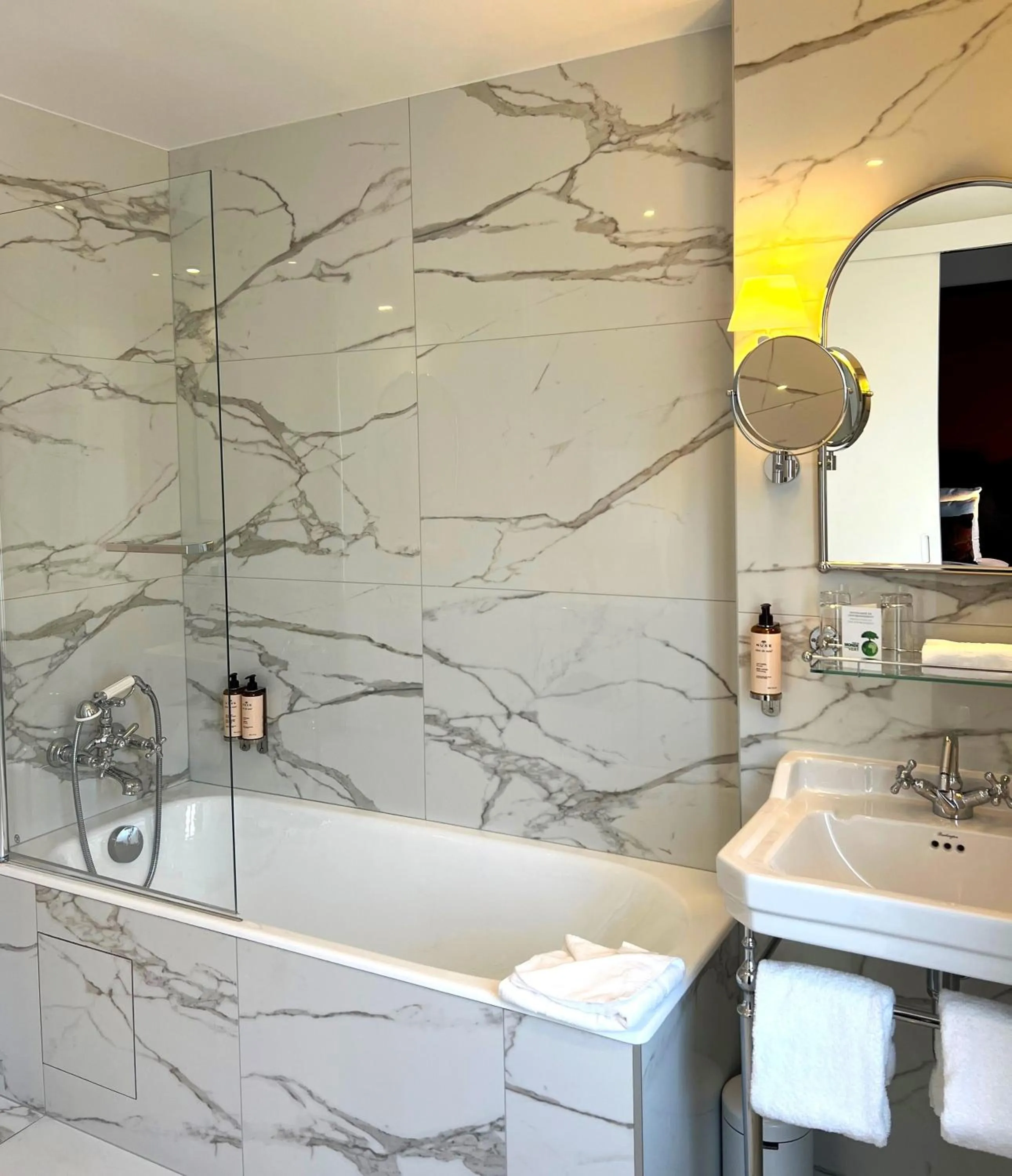 Bathroom in New Hotel République