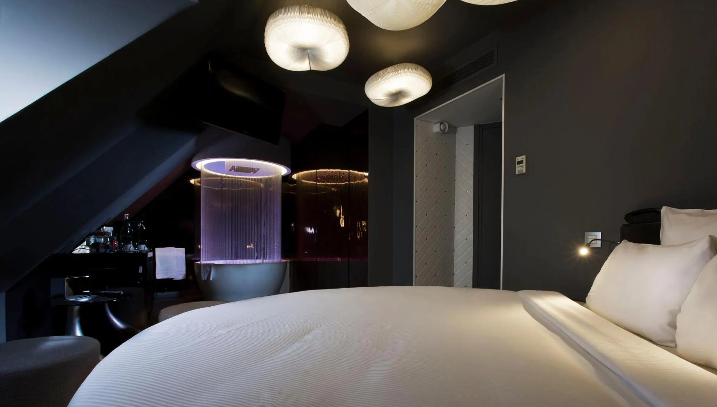 Photo of the whole room, Bed in New Hotel République