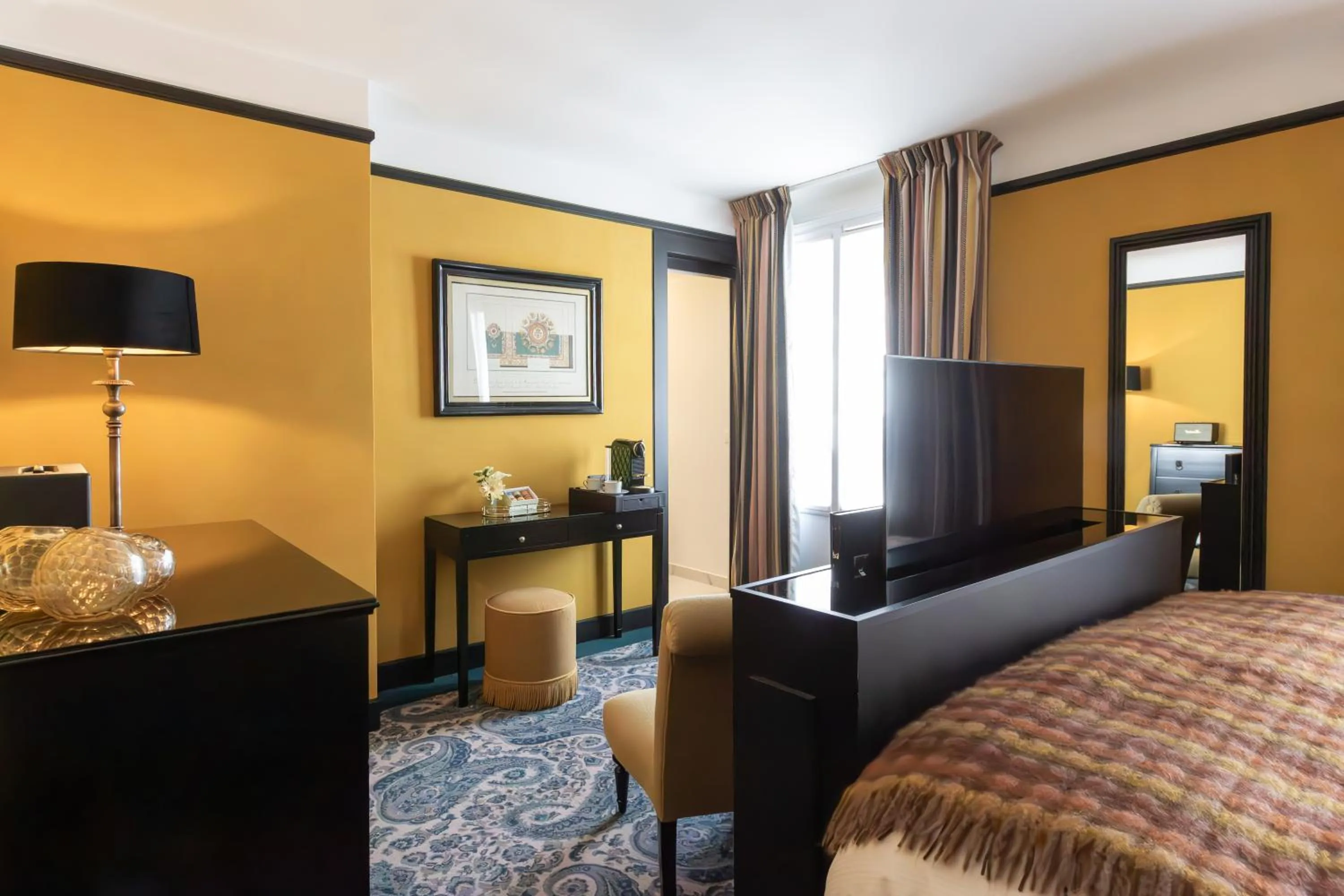 TV and multimedia, Bed in New Hotel République