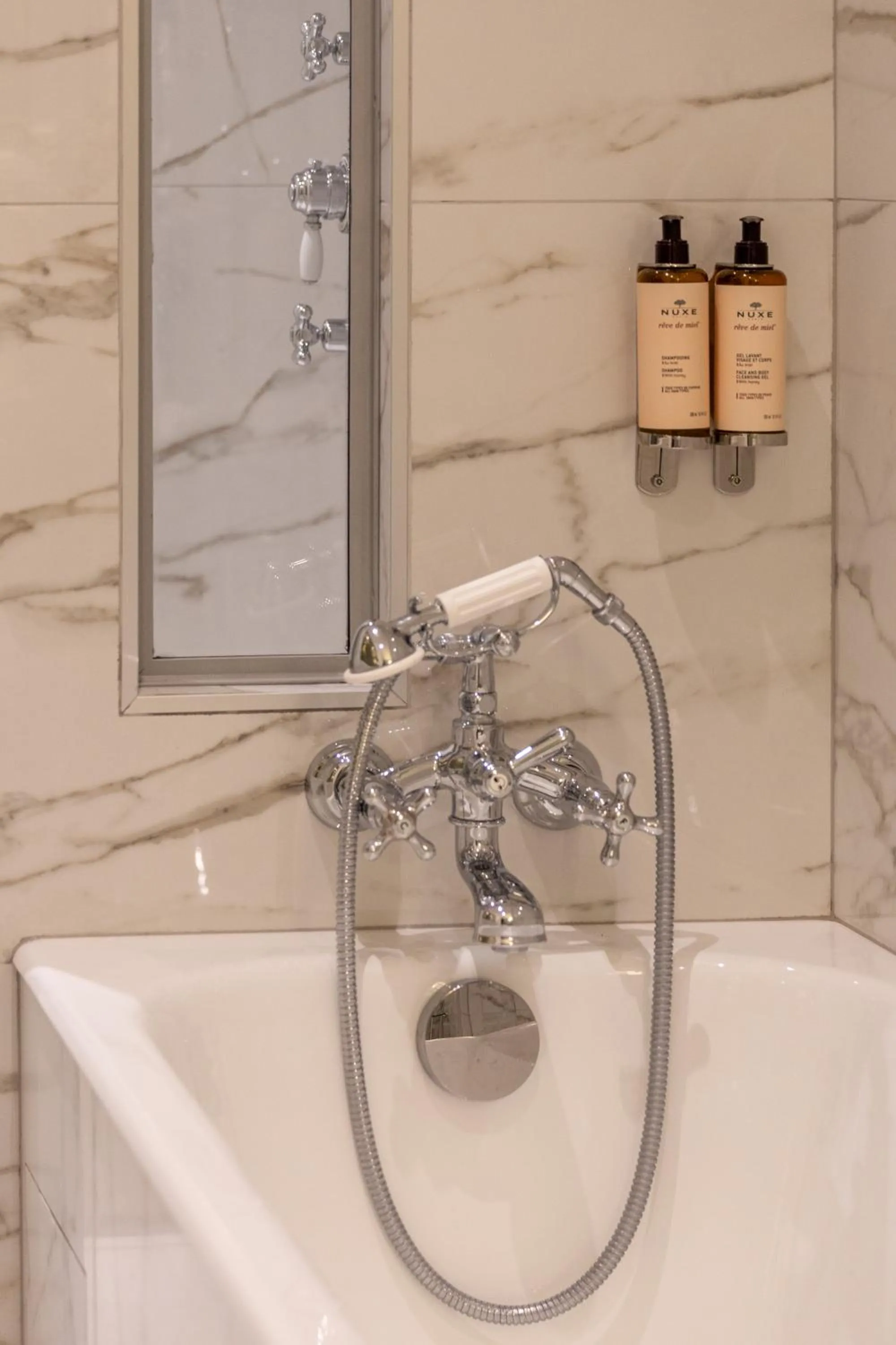 Bathroom in New Hotel République