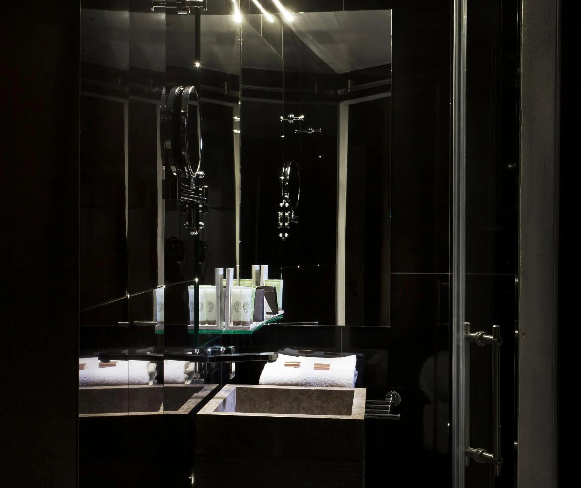 Bathroom in New Hotel République