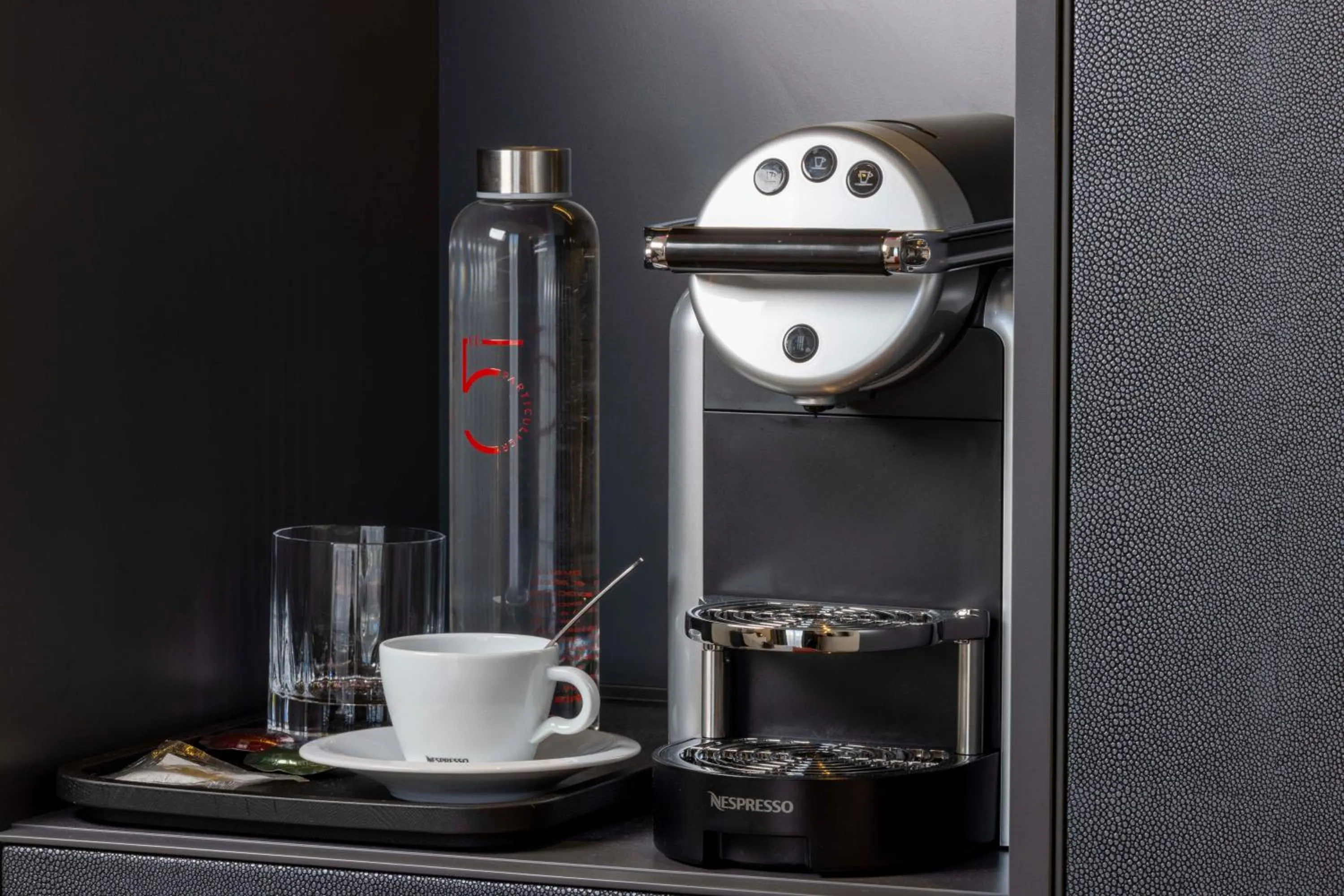 Coffee/tea facilities in Le 5 Particulier