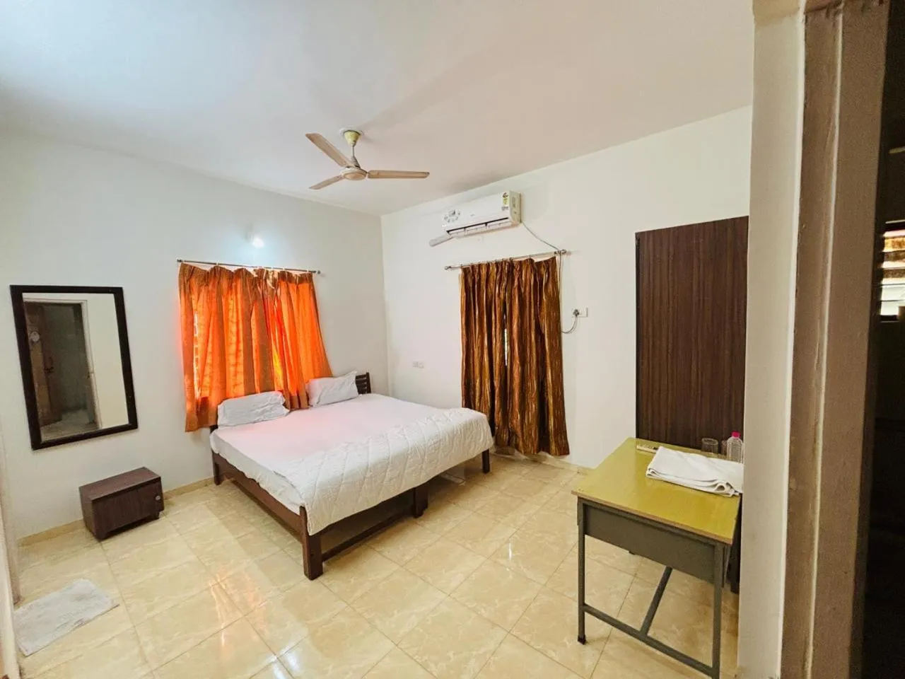 Bed in Hotel Ashray Inn Express