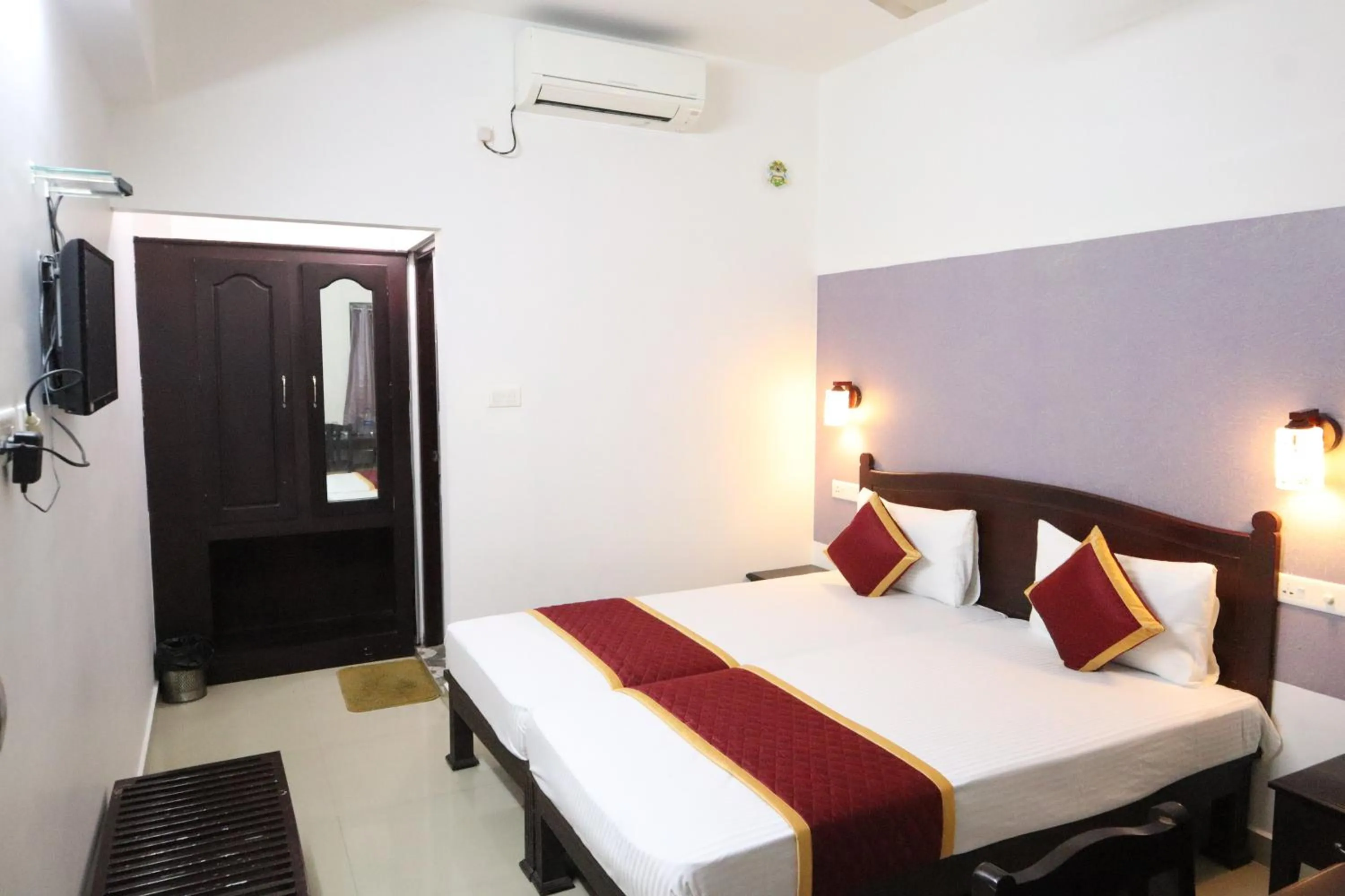 Bed in Shanthi Residency