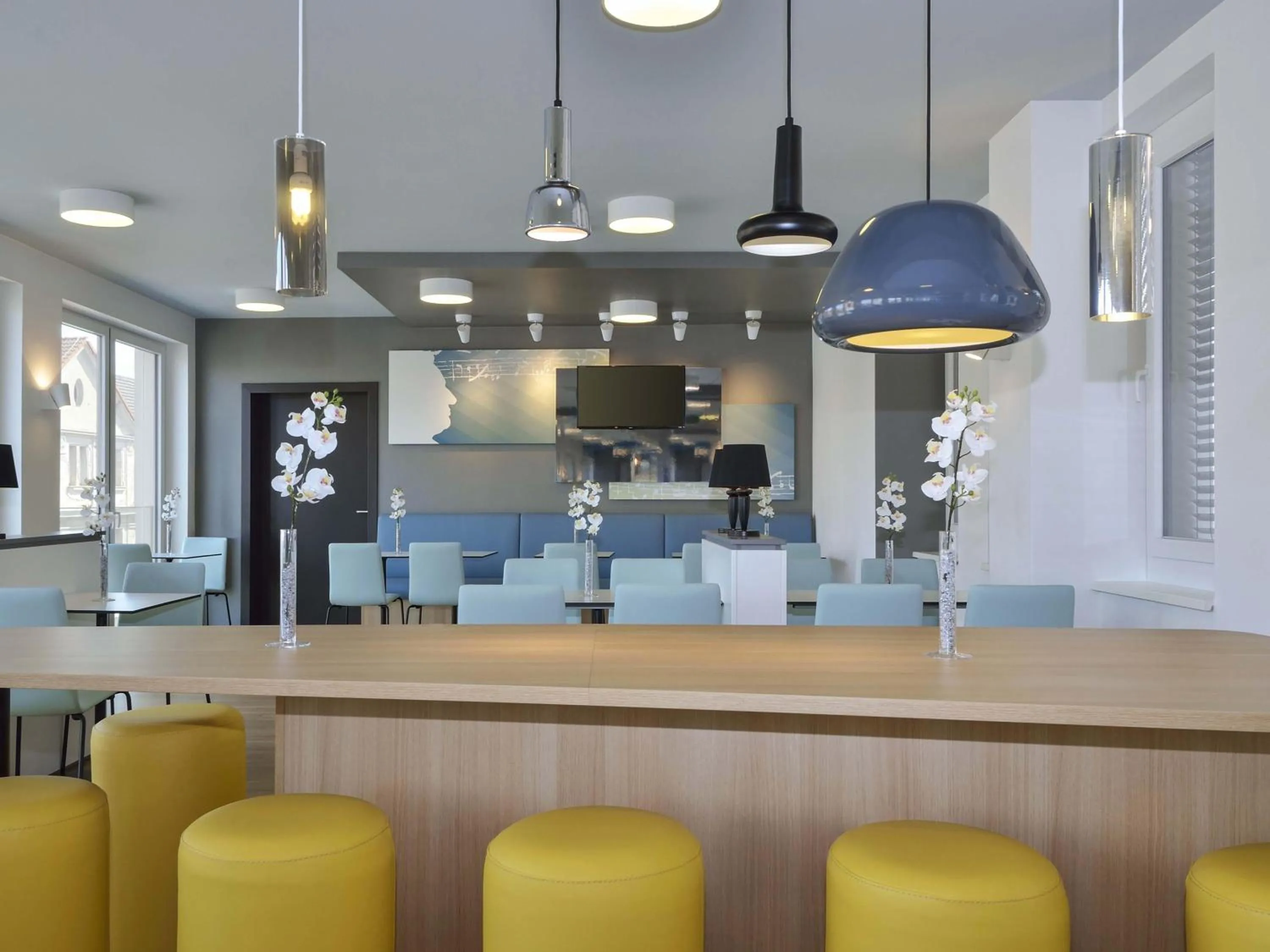 Lounge or bar in B&B Hotel Halle (Saale)