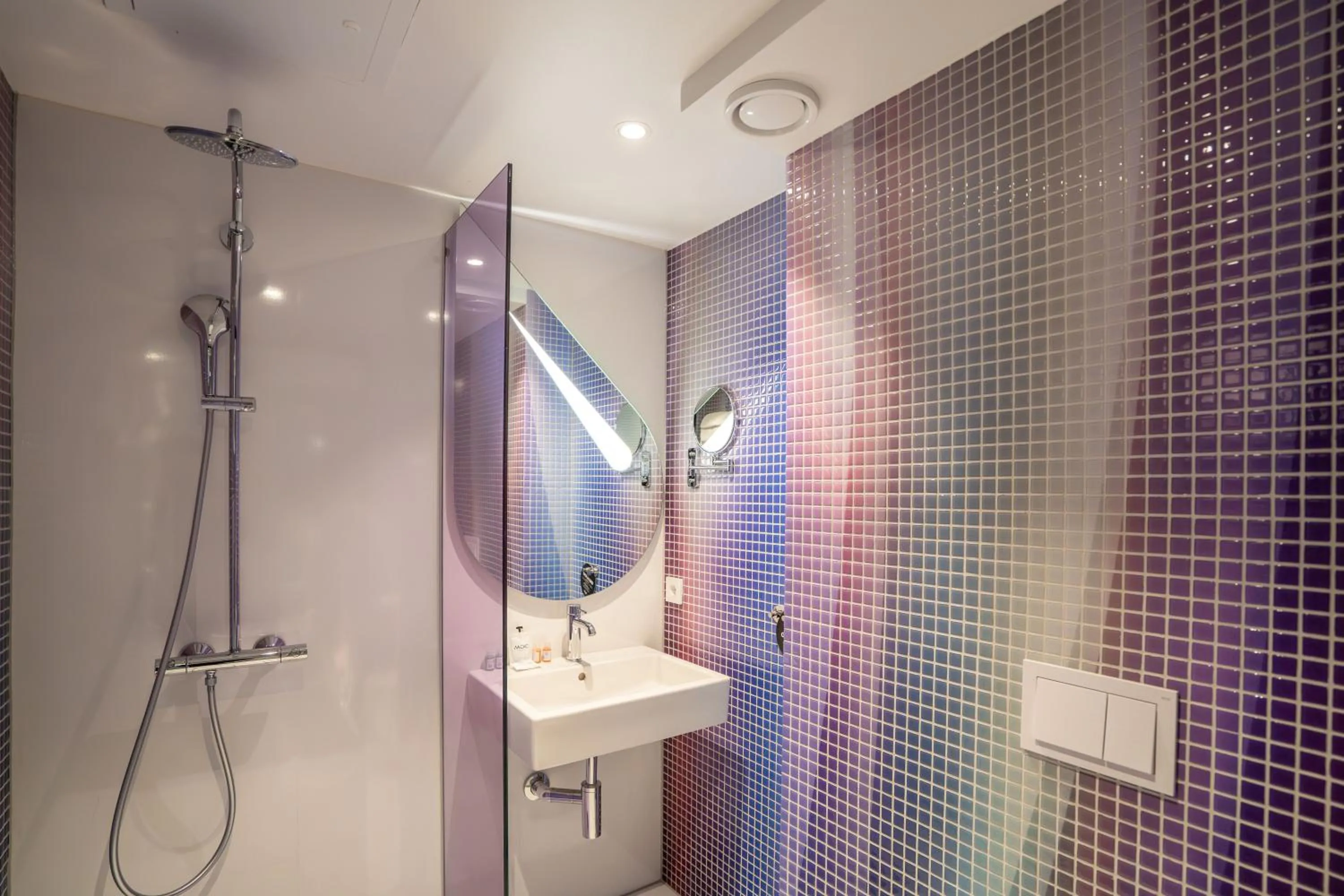 Shower in Magic Hotel & Apartments Kløverhuset