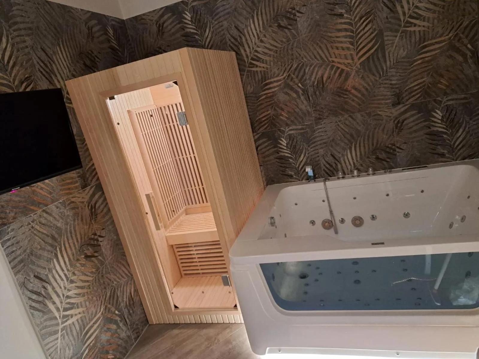 Hot Tub in Real Giardinetto a Toledo