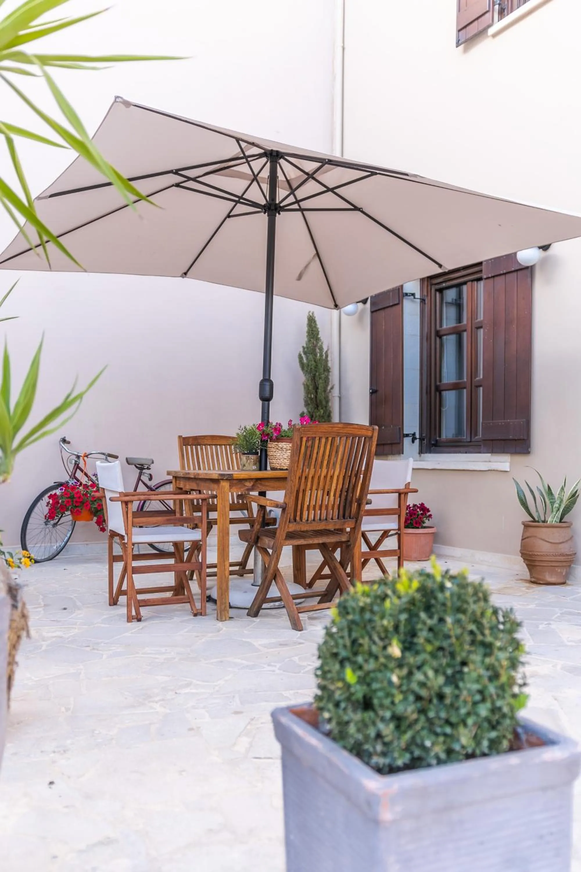 Patio in Lithinon Luxury Suites with Free Parking