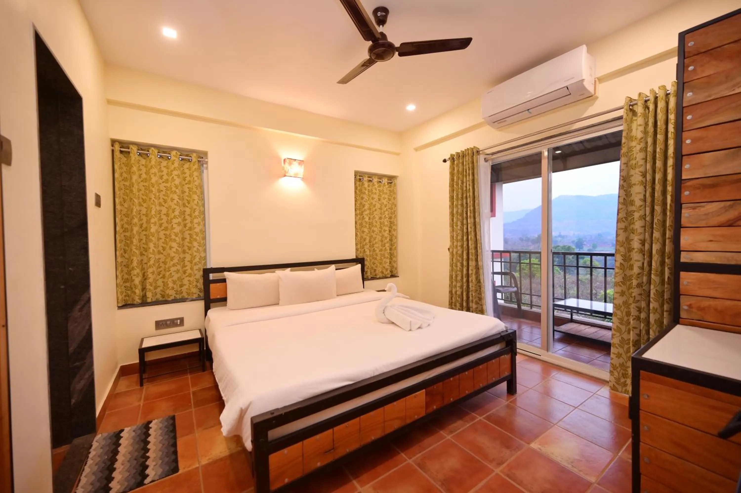 Bedroom, Bed in Forest Escapes Koyna
