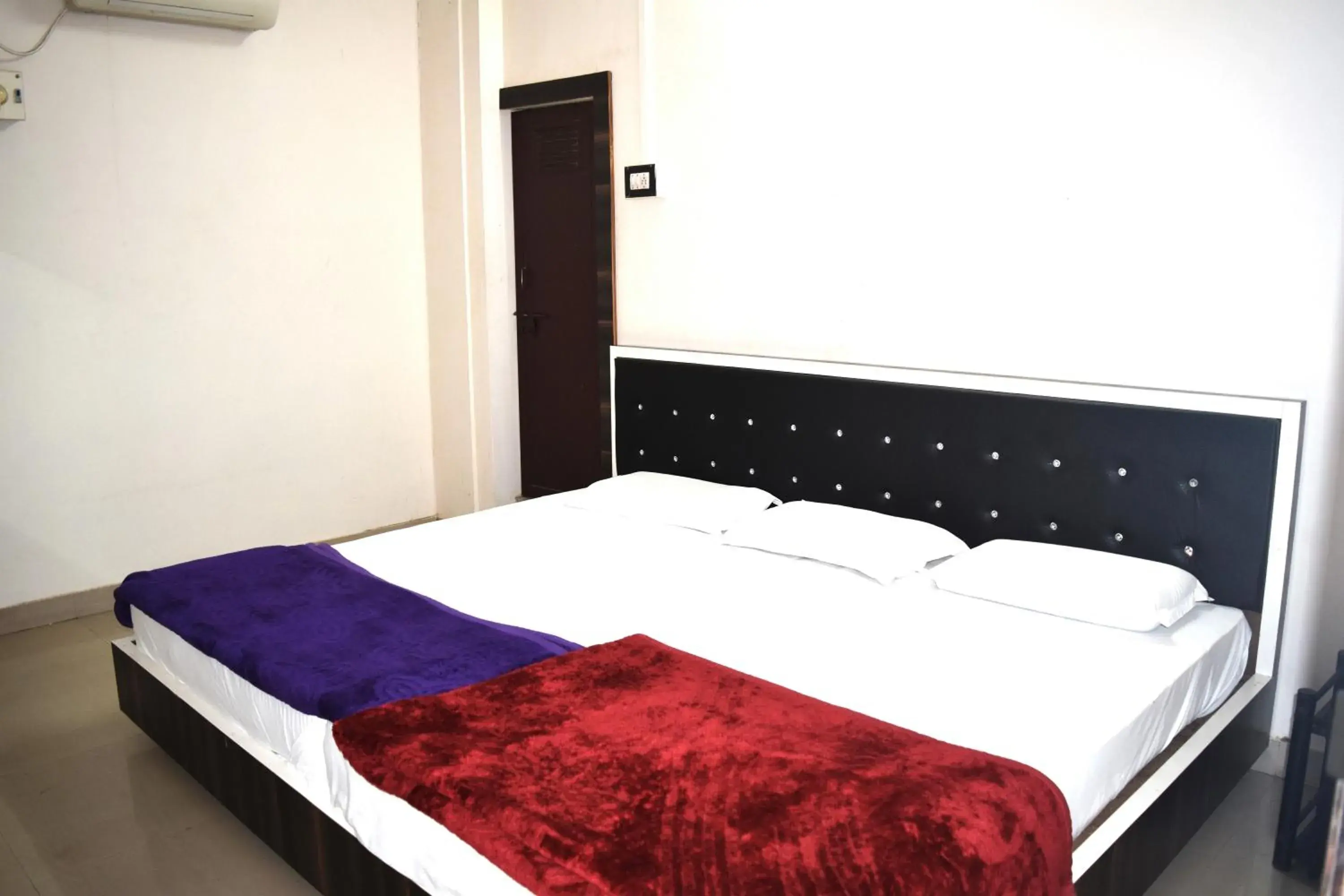 Deluxe Double Room - single occupancy in Hotel Gokul Deluxe Double Room - single occupancy in Hotel Gokul