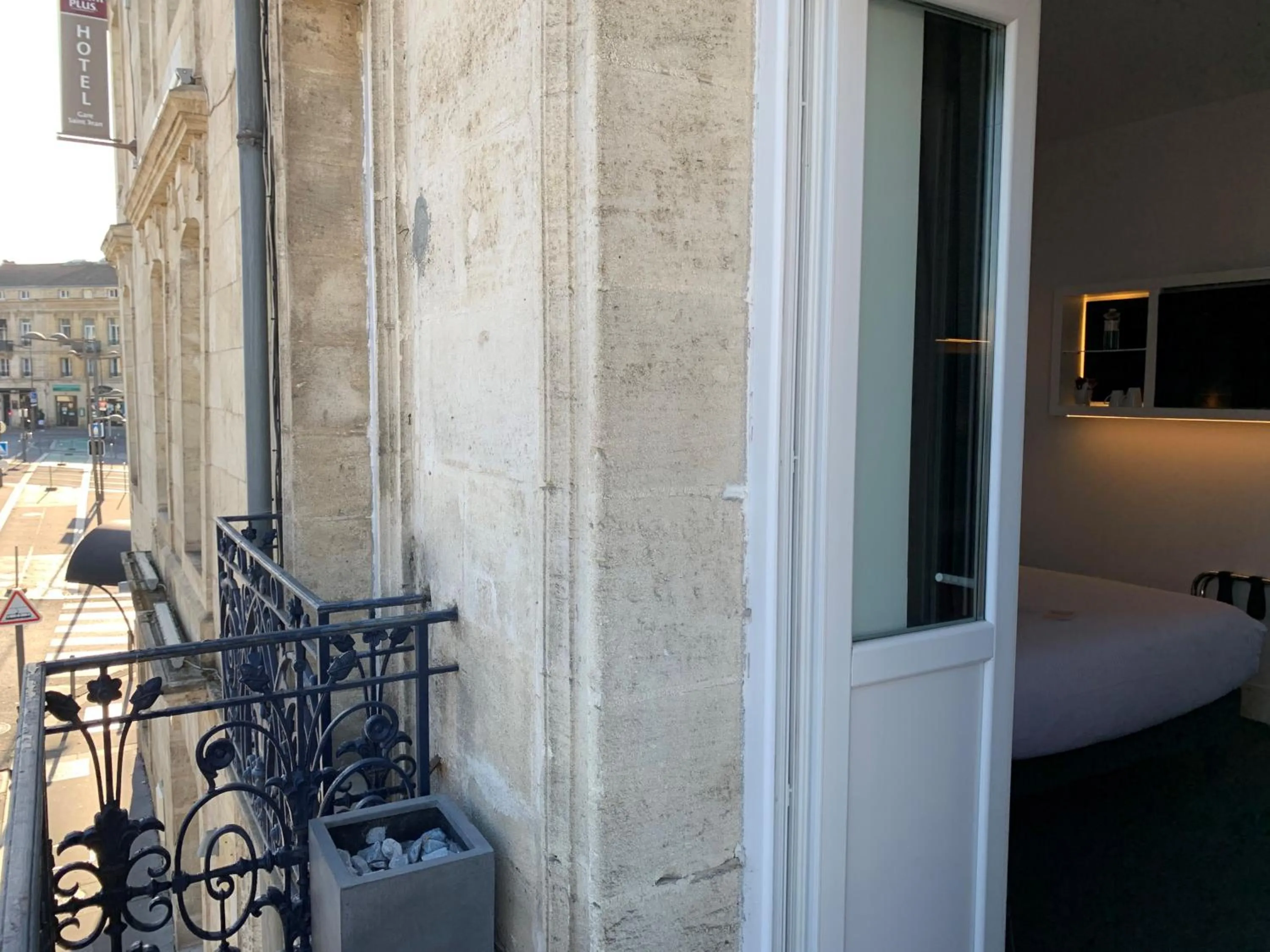 Balcony/Terrace in Best Western Plus Bordeaux Gare Saint-Jean