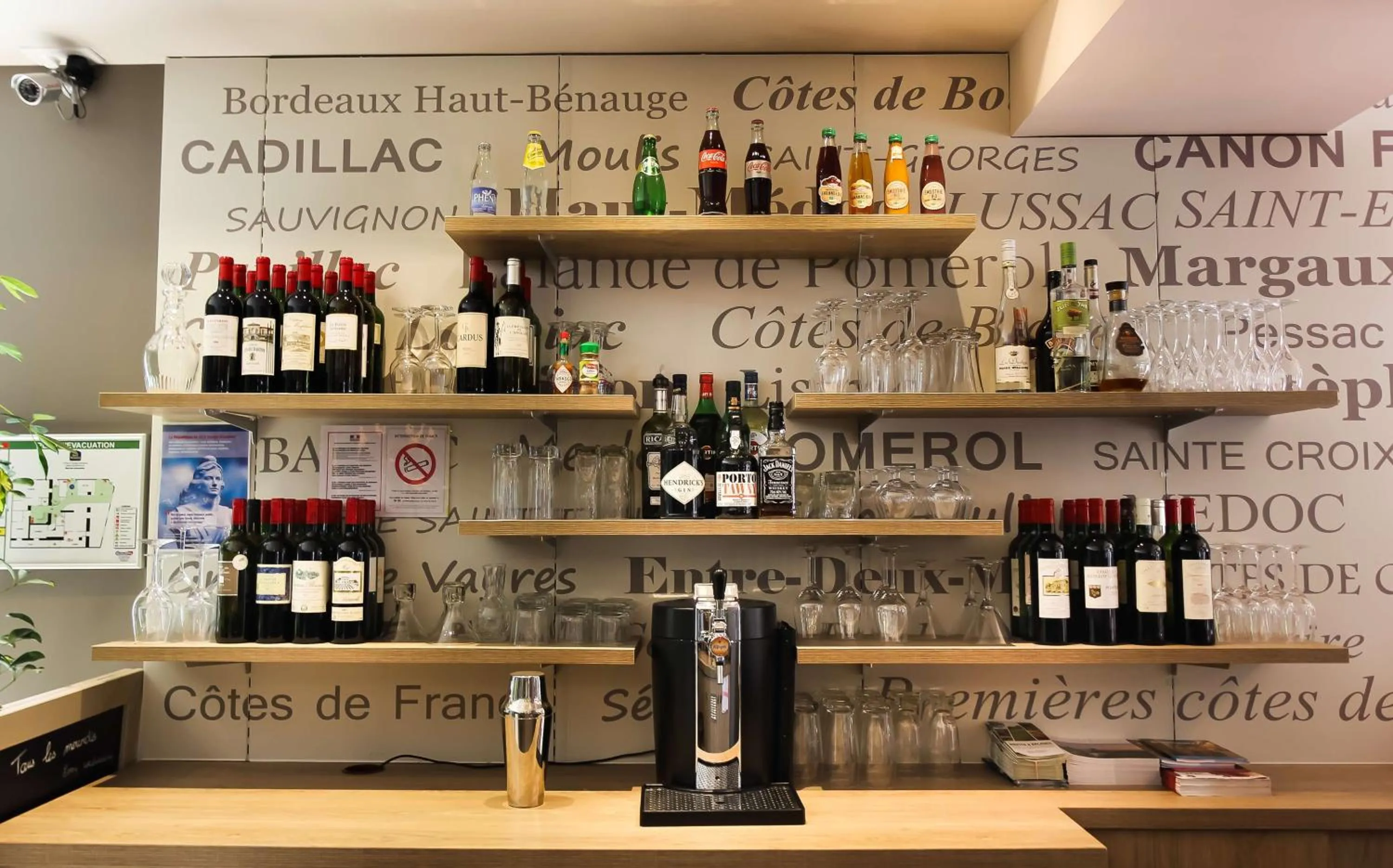 Lounge or bar in Best Western Plus Bordeaux Gare Saint-Jean
