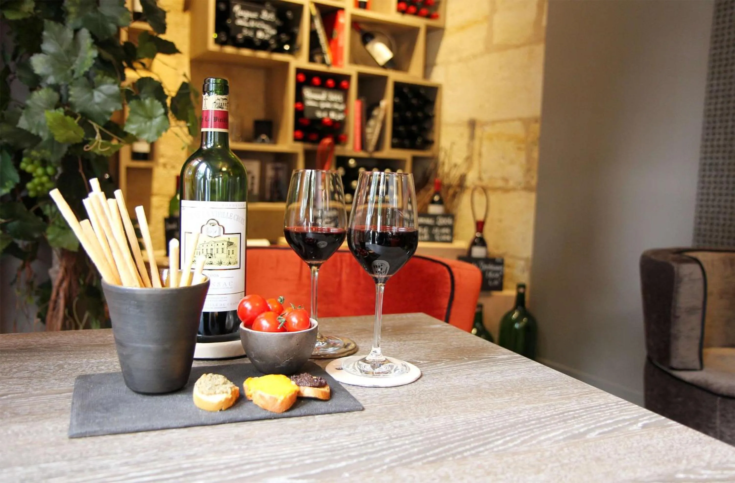 Lounge or bar in Best Western Plus Bordeaux Gare Saint-Jean