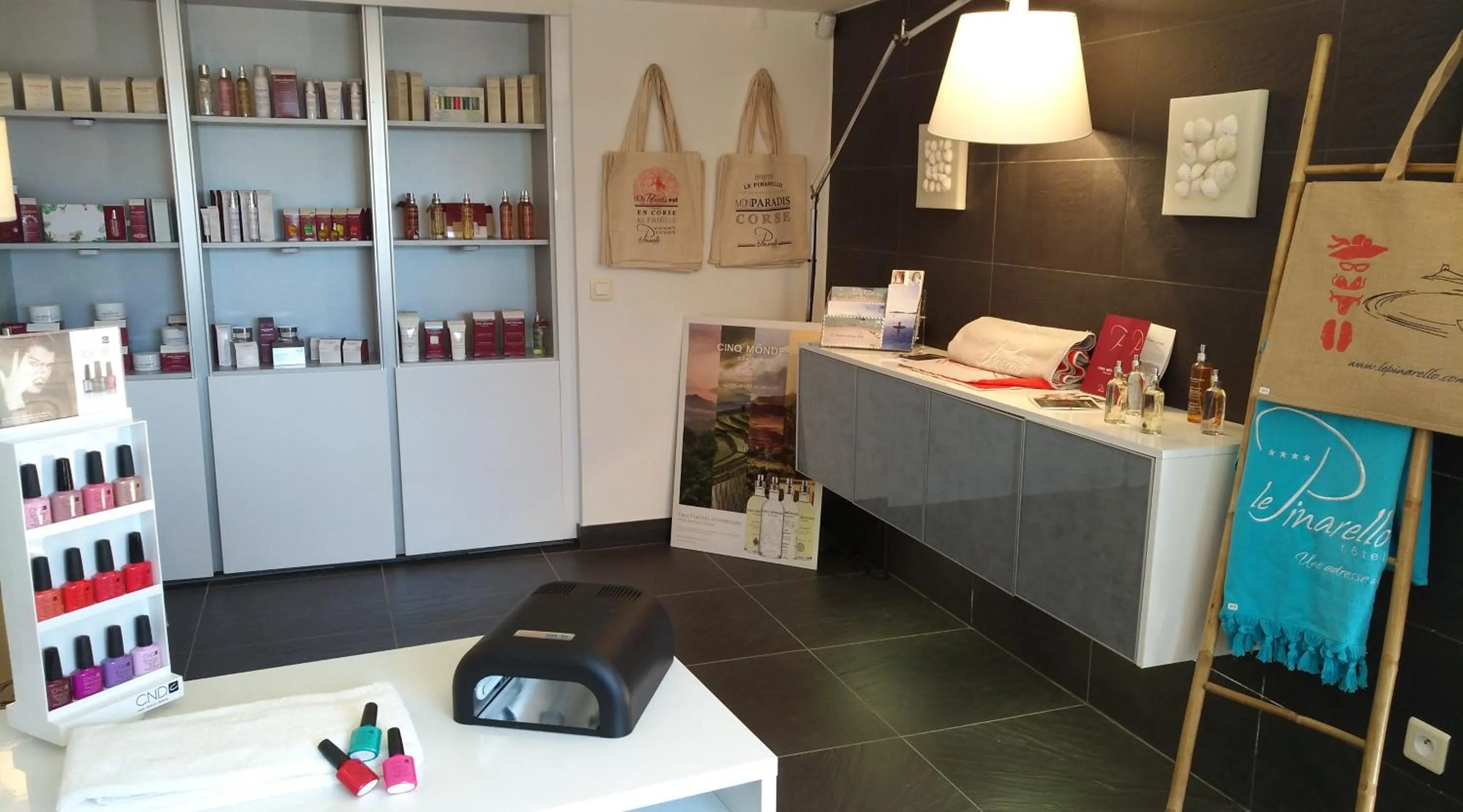 On-site shops in Le Pinarello