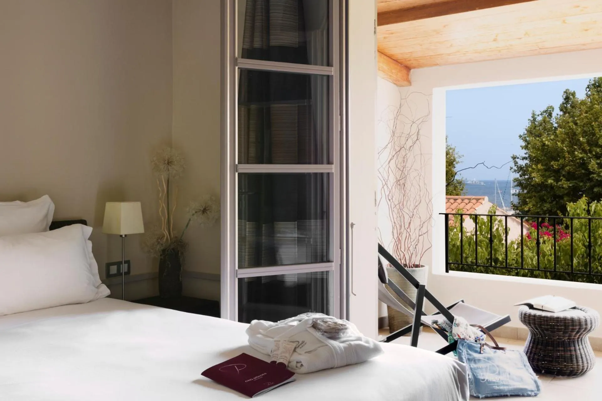 Balcony/Terrace, Bed in Le Pinarello