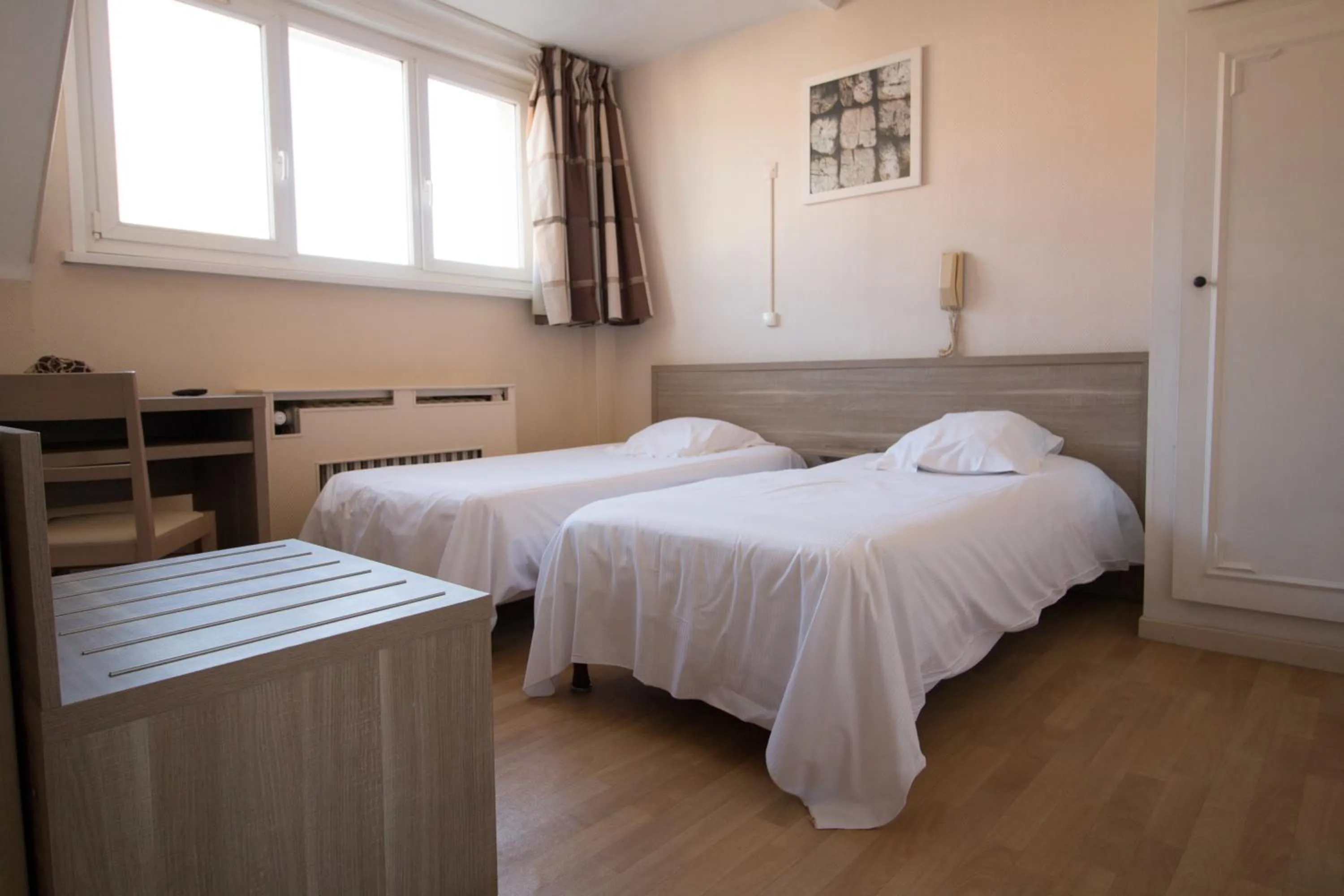 Bedroom, Bed in Hôtel Pacific