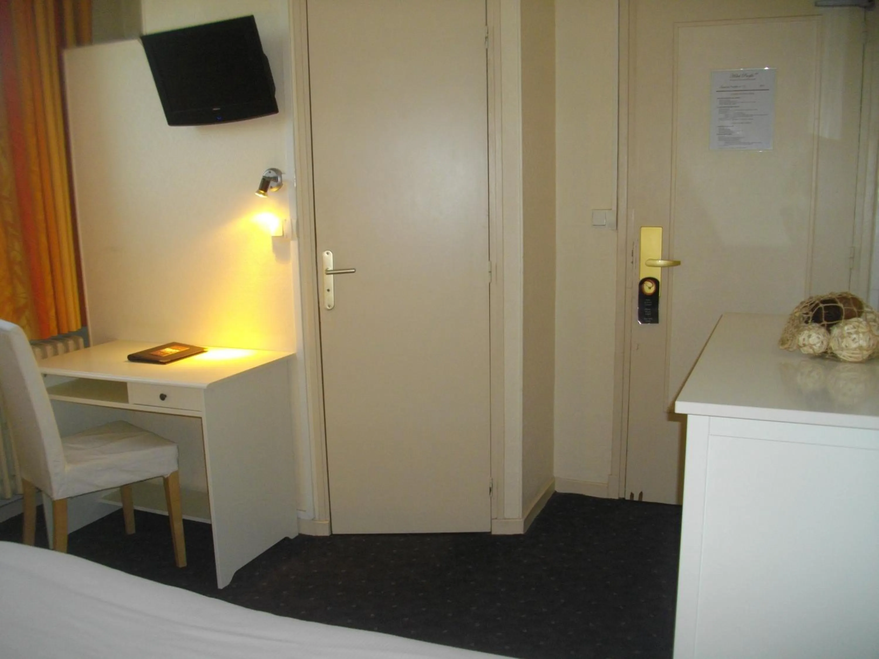 Photo of the whole room in Hôtel Pacific