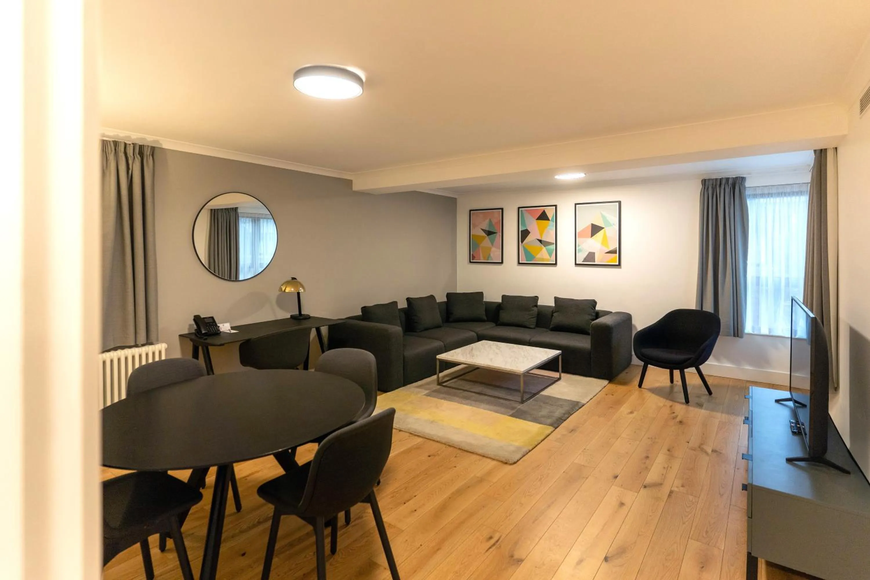 Living room, Bed in Monarch House - Serviced Apartments - Kensington