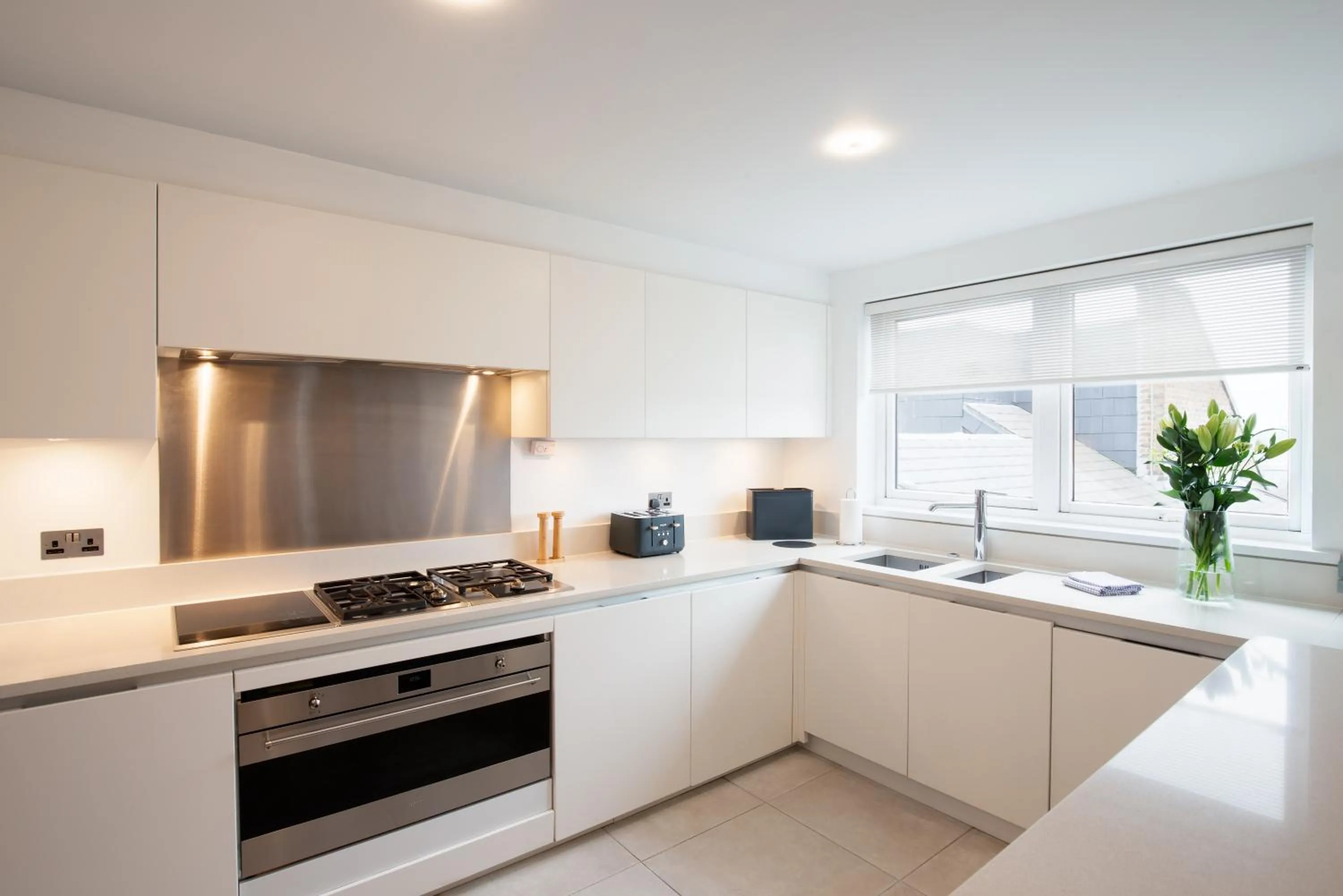 Kitchen or kitchenette in Monarch House - Serviced Apartments - Kensington