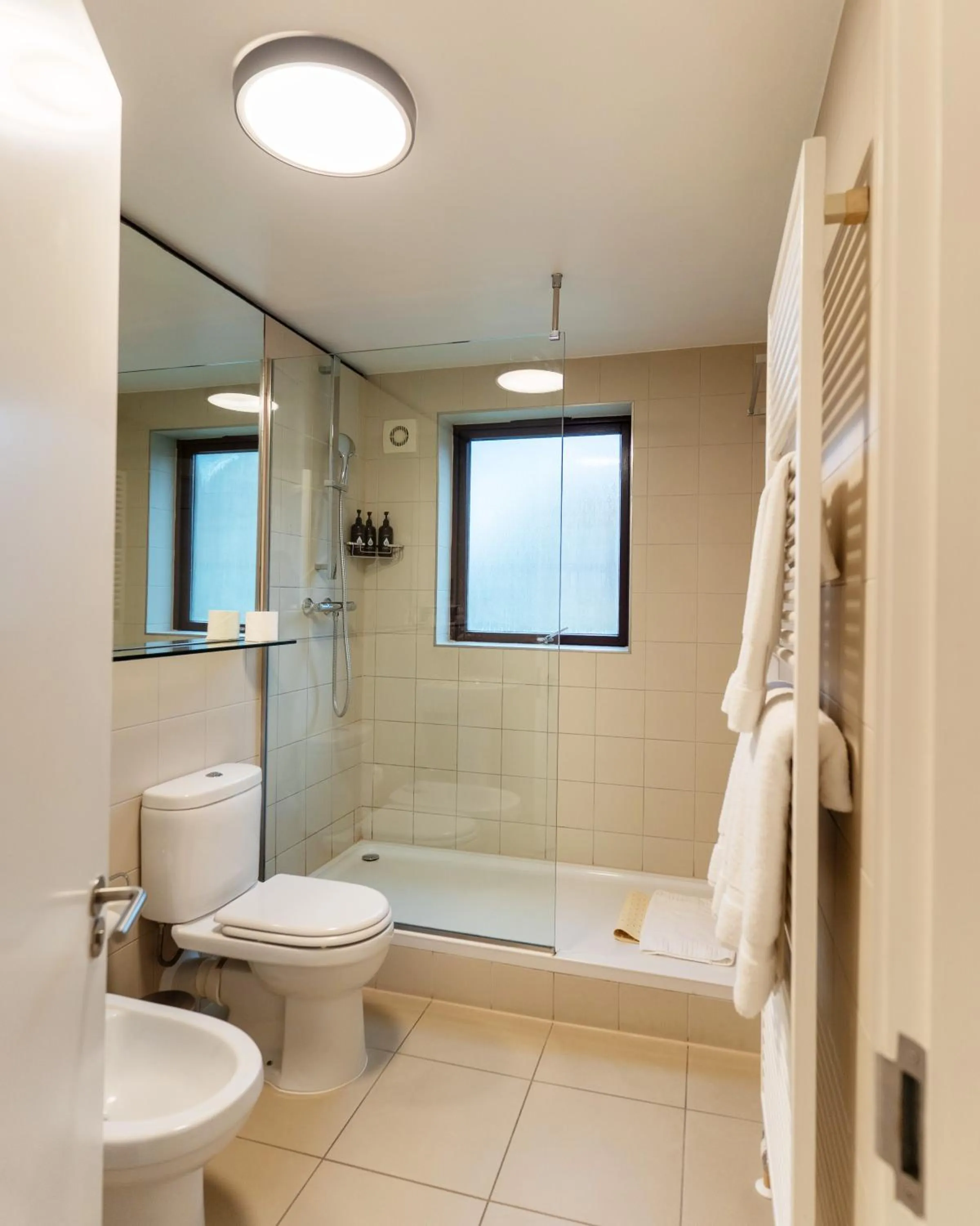 Shower in Monarch House - Serviced Apartments - Kensington