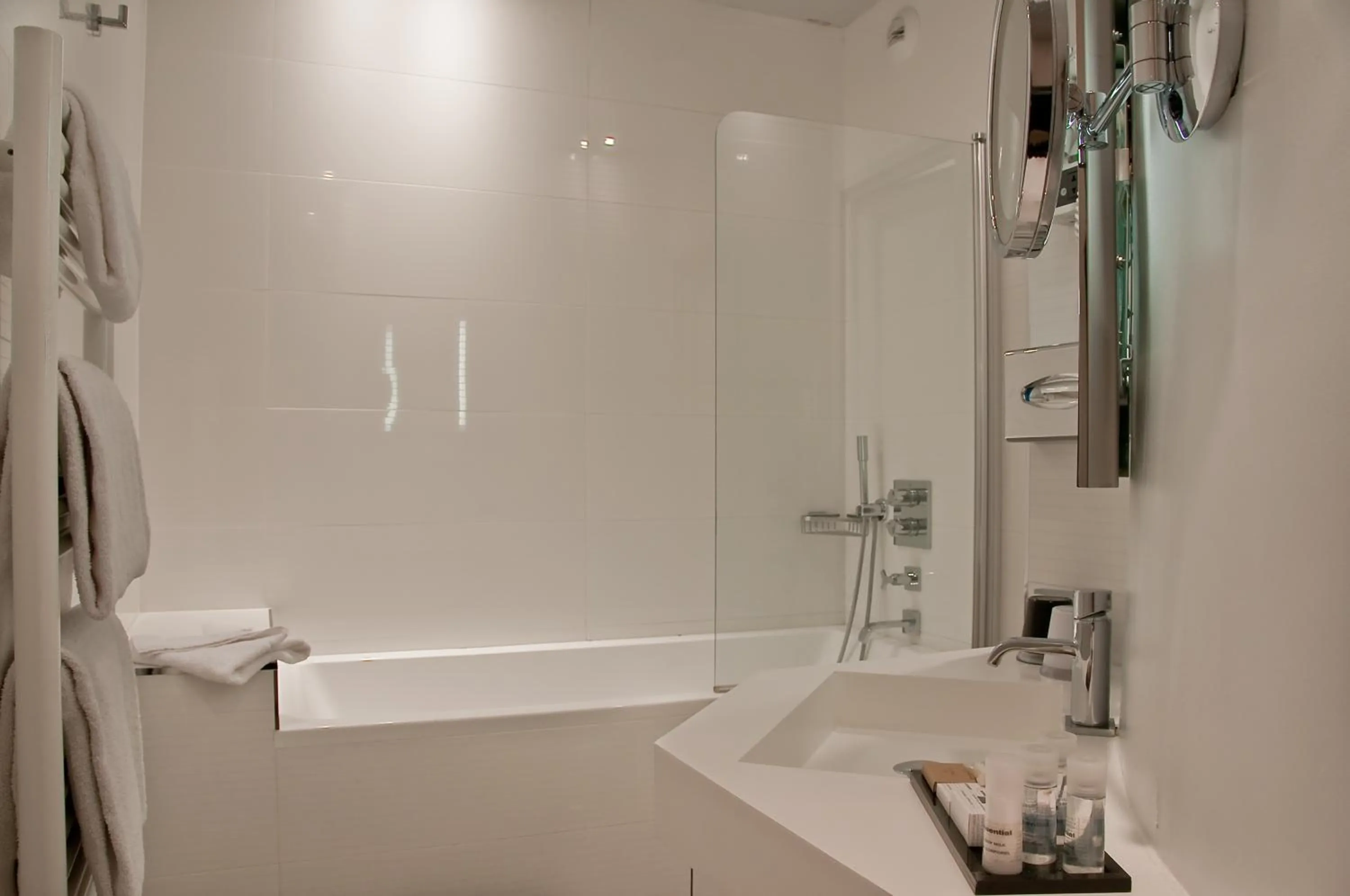 Bathroom in Hotel Opéra Marigny