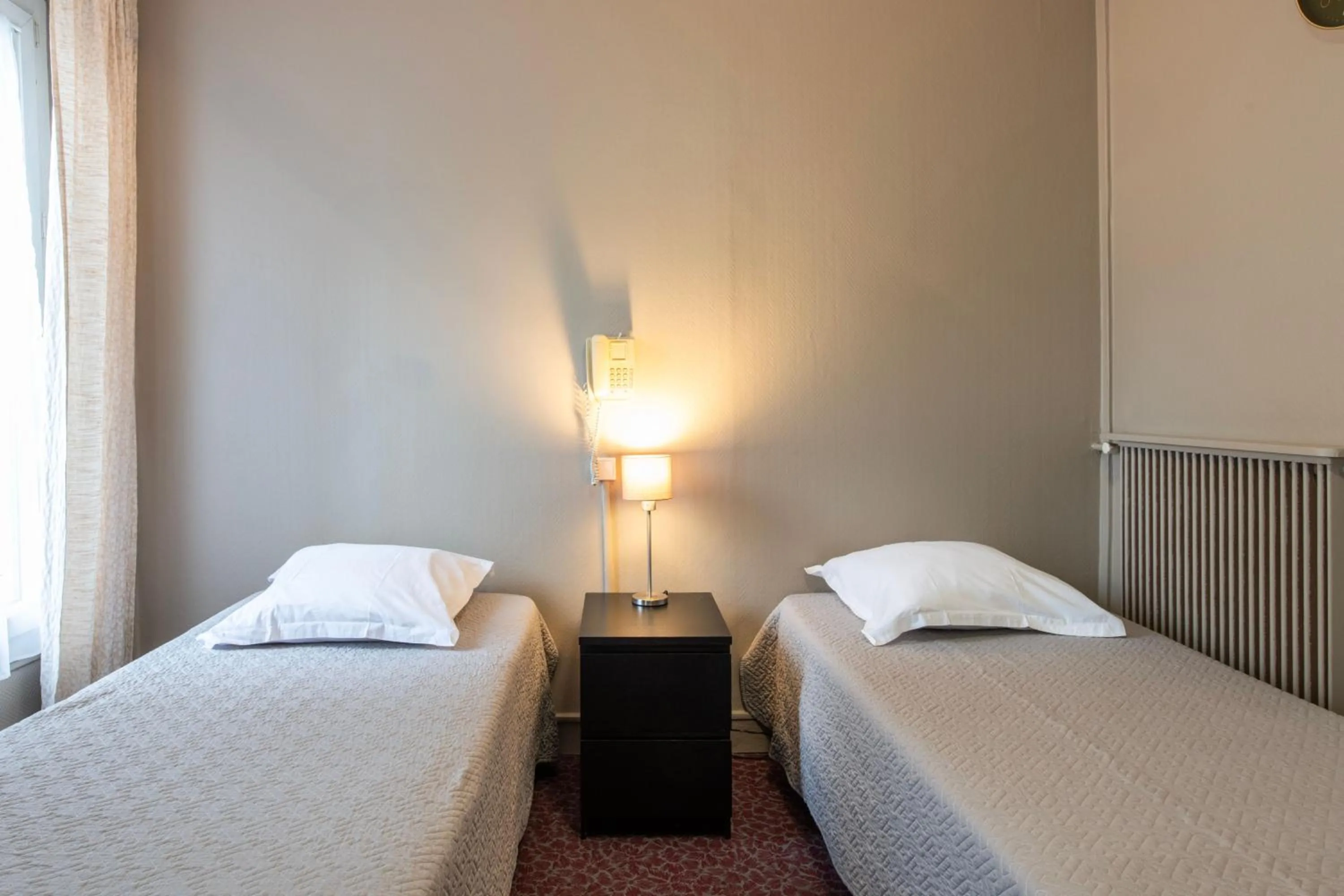 Bedroom, Bed in Grand Hôtel De Paris