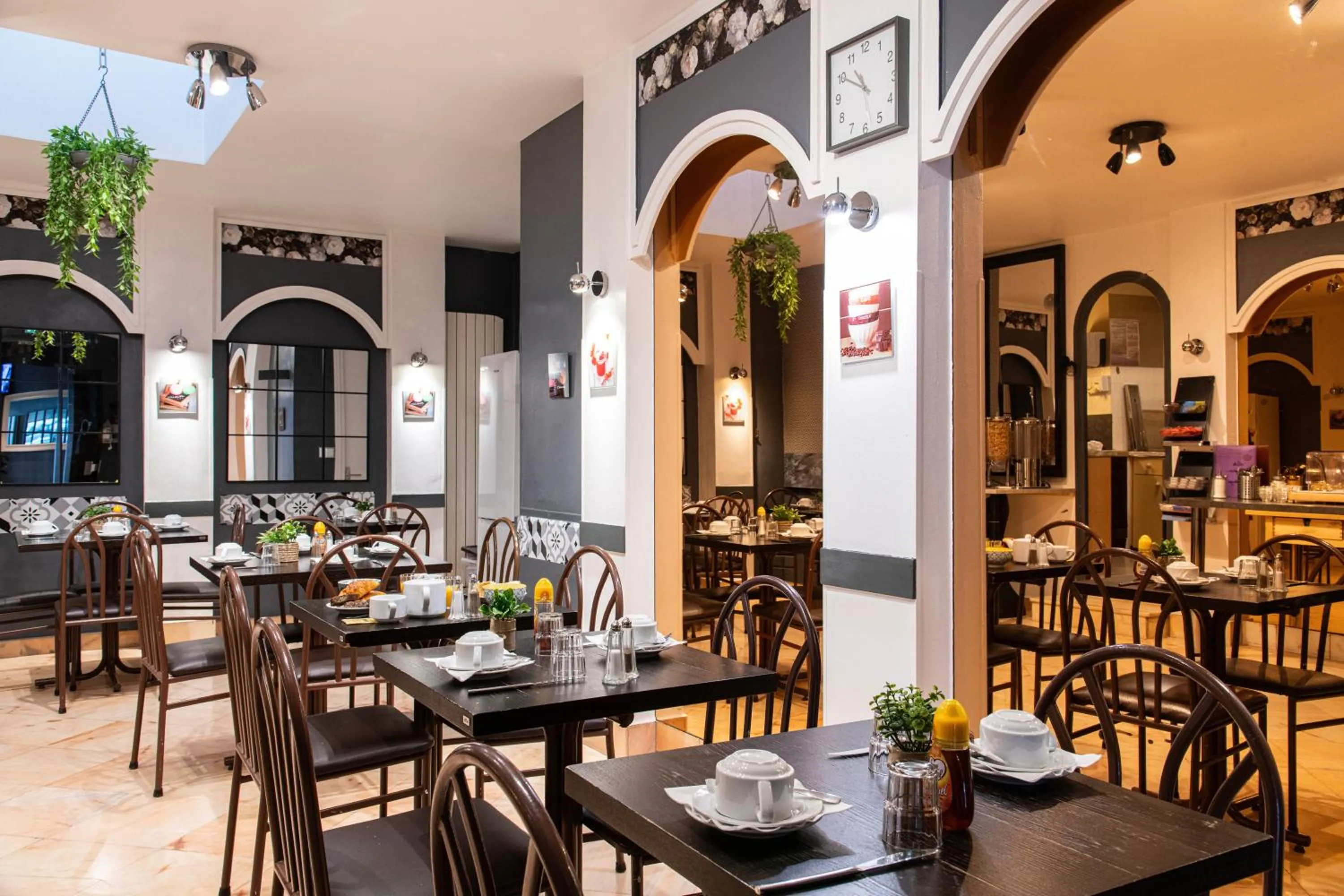 Buffet breakfast in Grand Hôtel De Paris