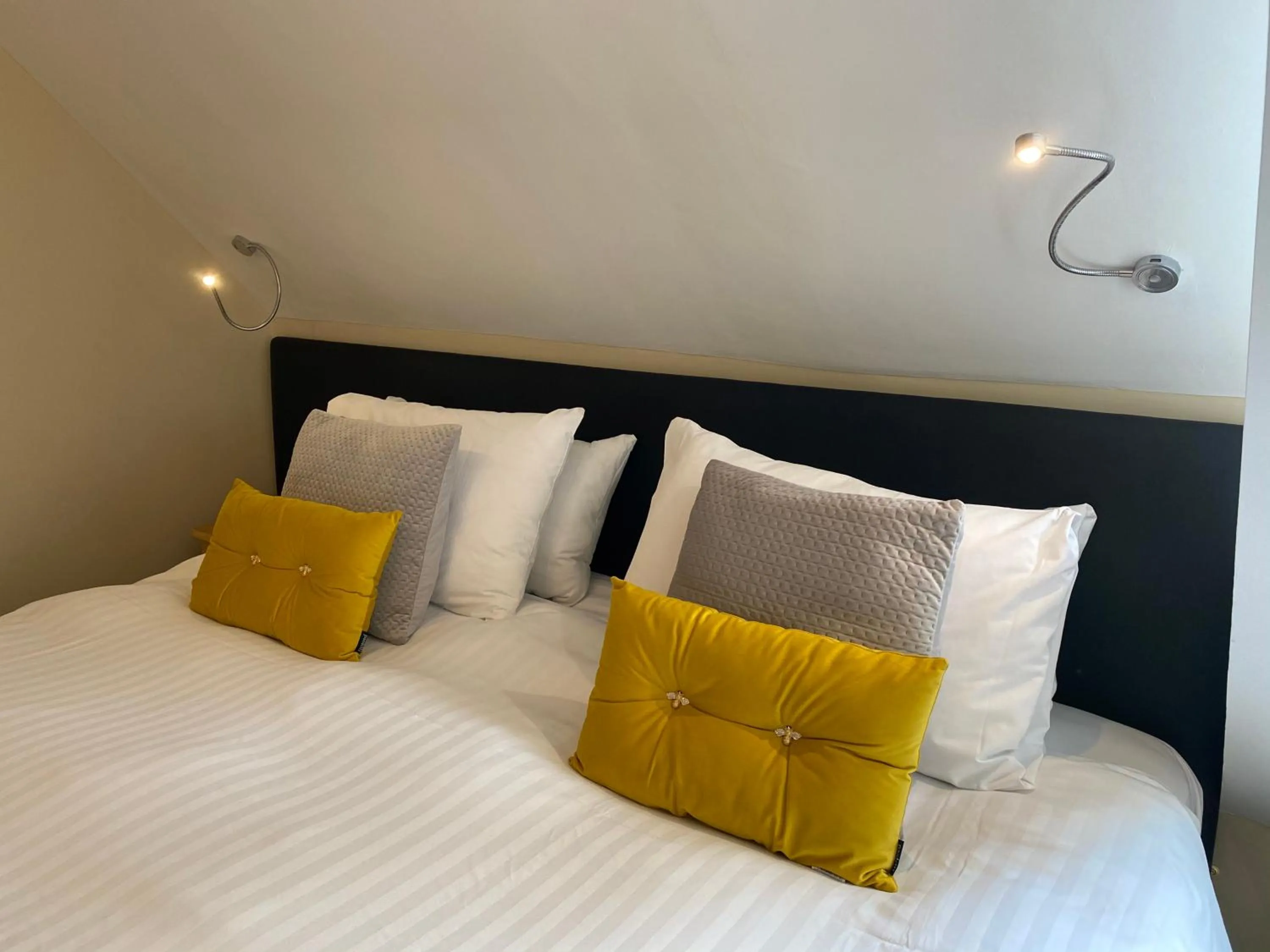 Bedroom, Bed in Ashbourne House