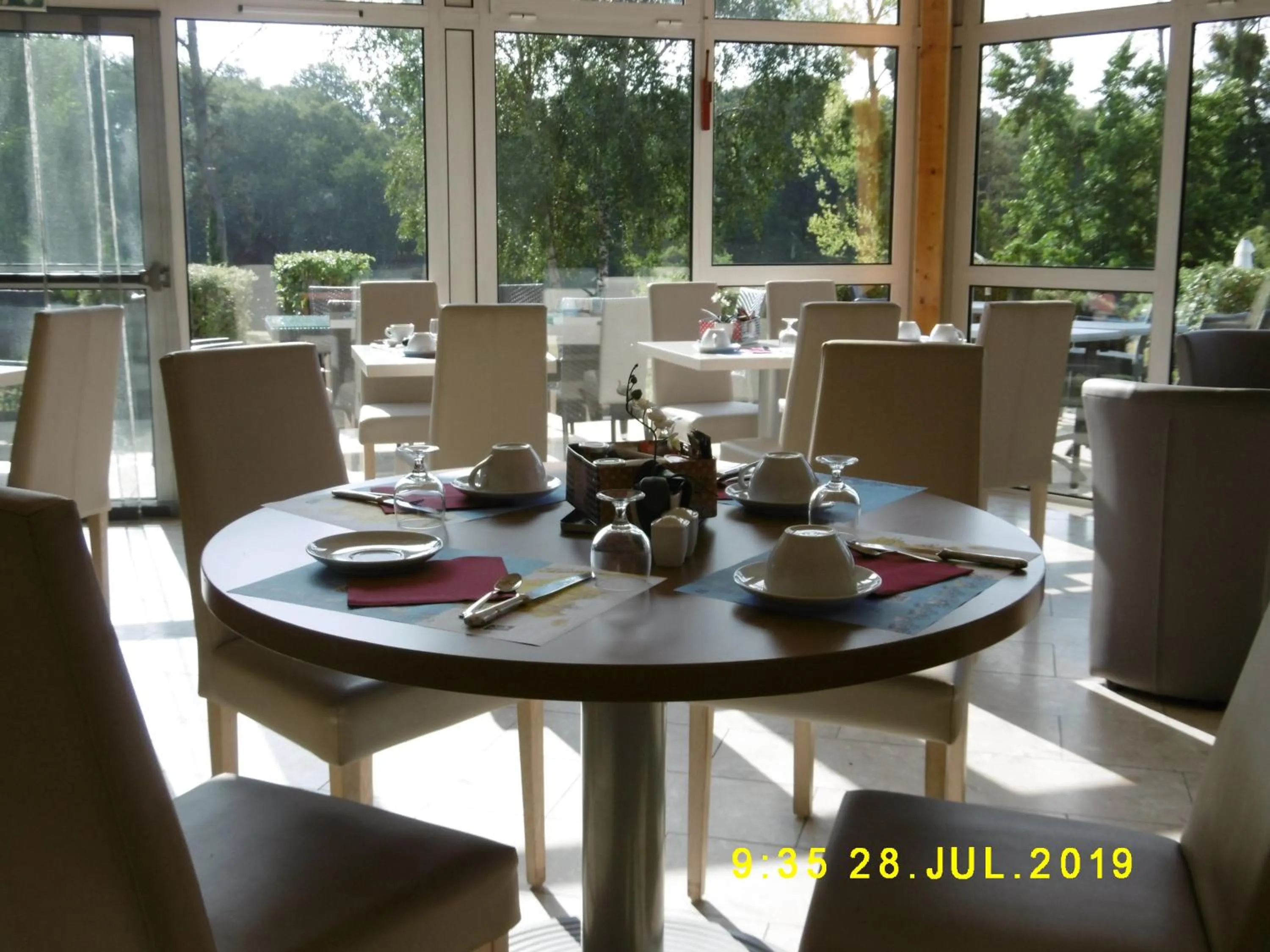 Breakfast in Logis Hôtel Val de Vienne