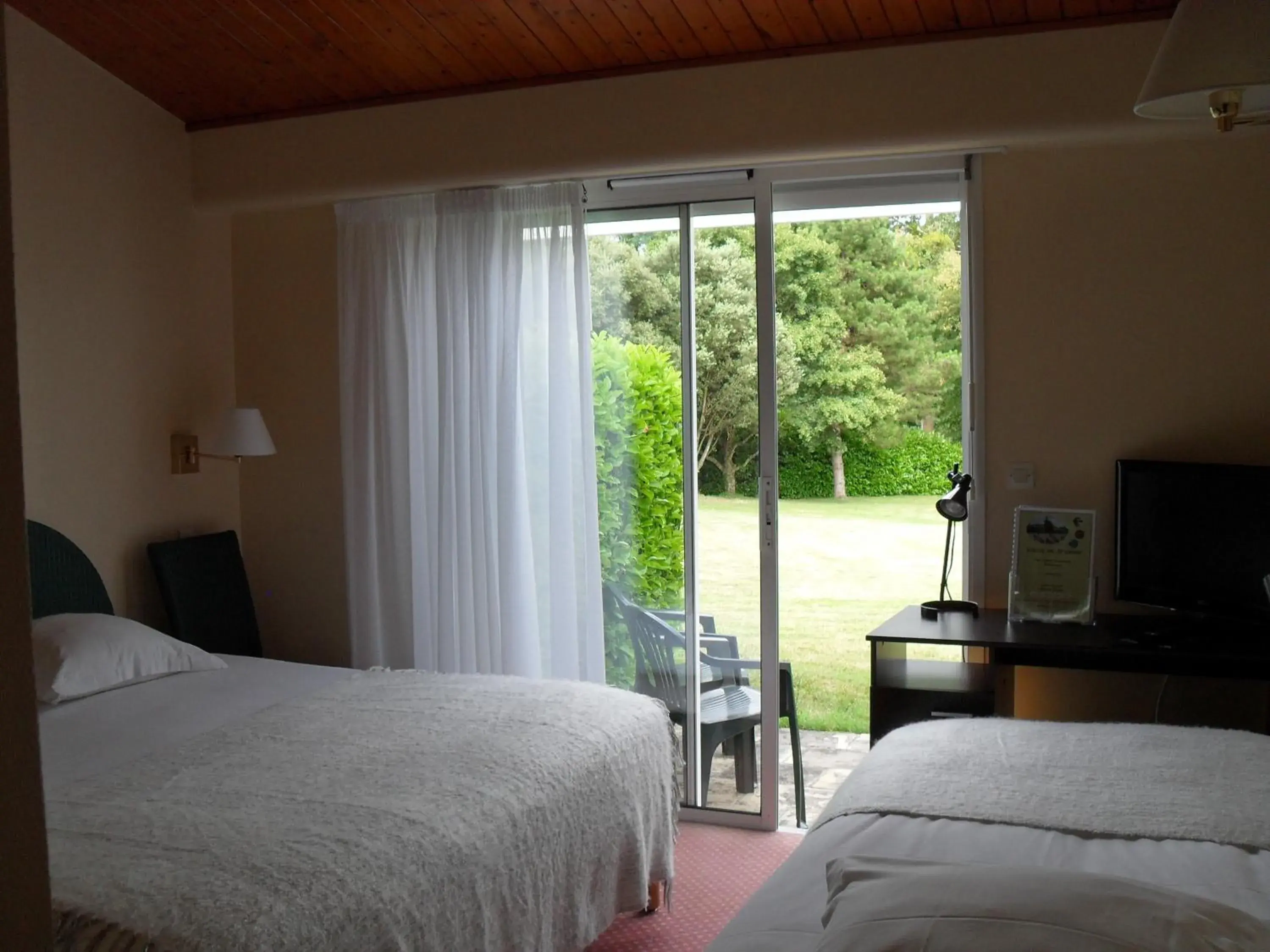 Triple Room in Logis Hôtel Val de Vienne Triple Room in Logis Hôtel Val de Vienne