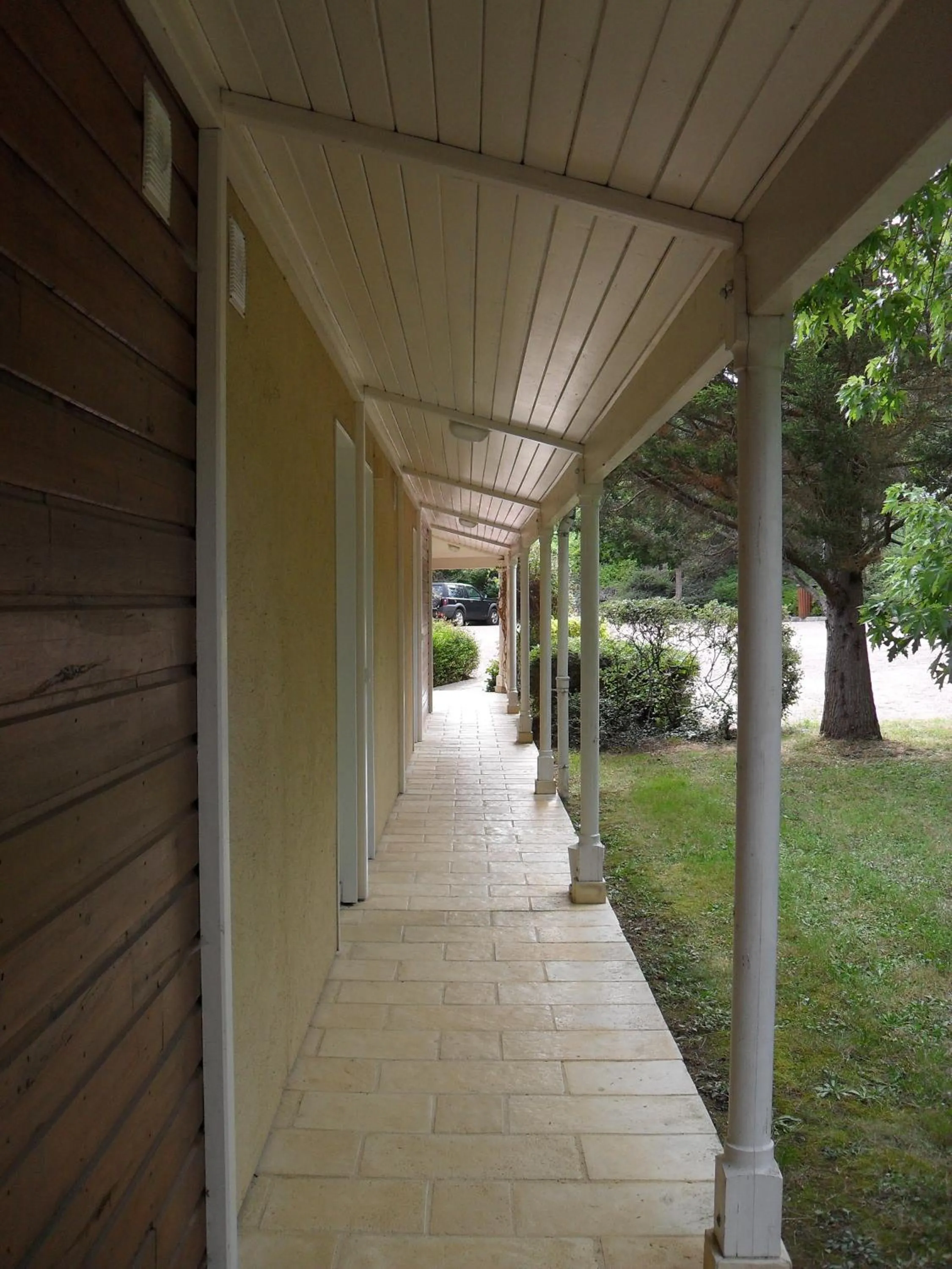 Facade/entrance in Logis Hôtel Val de Vienne