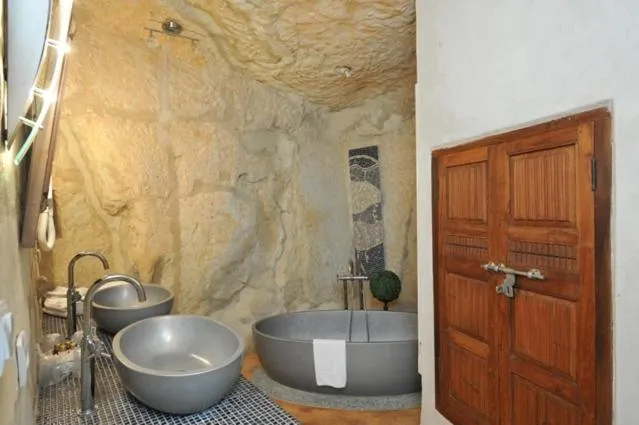 Bathroom in Logis Demeure de la Vignole