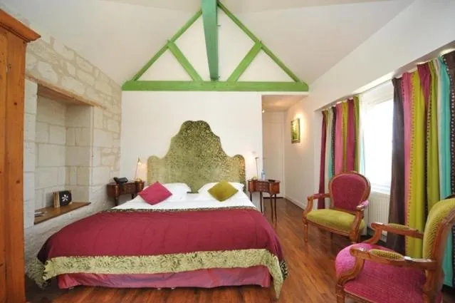 Bedroom, Bed in Logis Demeure de la Vignole