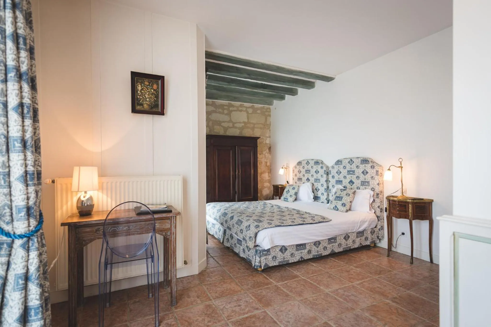 Bed in Logis Demeure de la Vignole