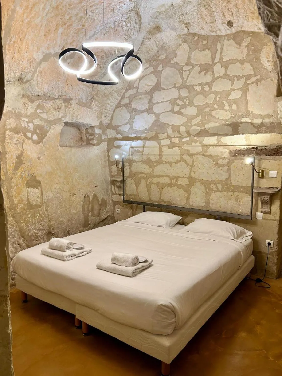 Bed in Logis Demeure de la Vignole