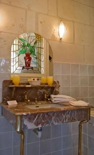Bathroom in Logis Demeure de la Vignole