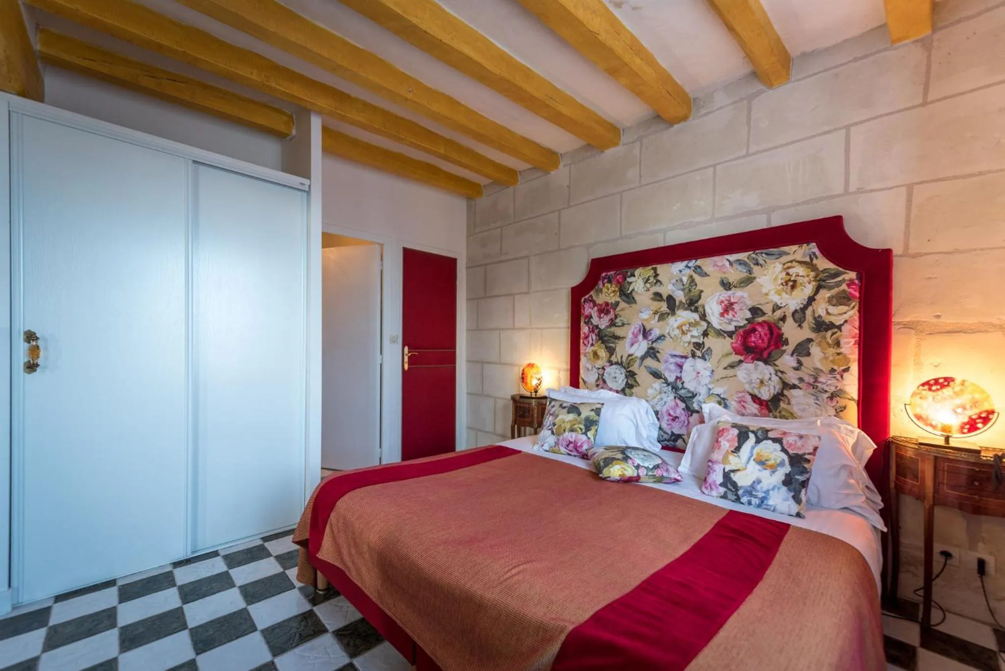 Bed in Logis Demeure de la Vignole