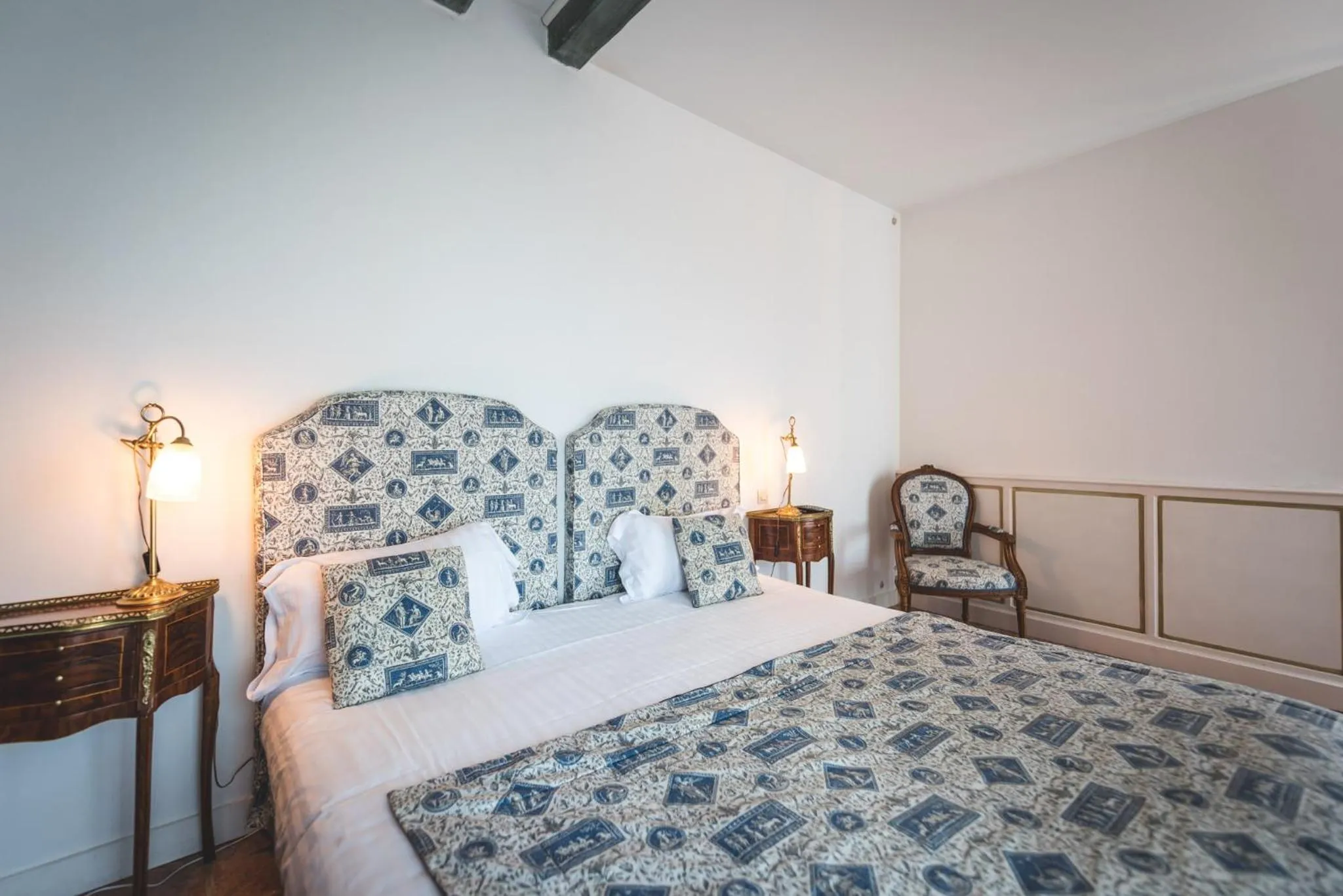 Bed in Logis Demeure de la Vignole