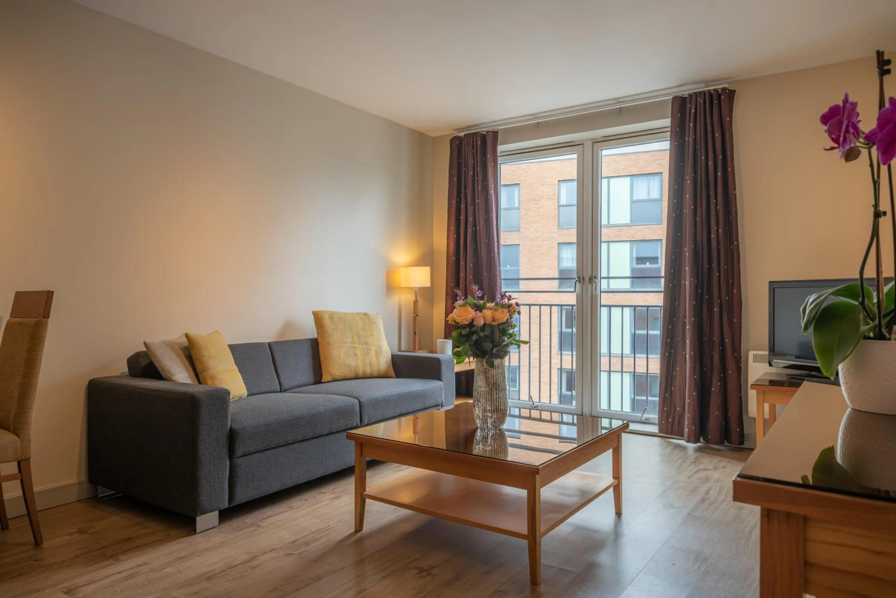 Communal lounge/ TV room in PREMIER SUITES Birmingham