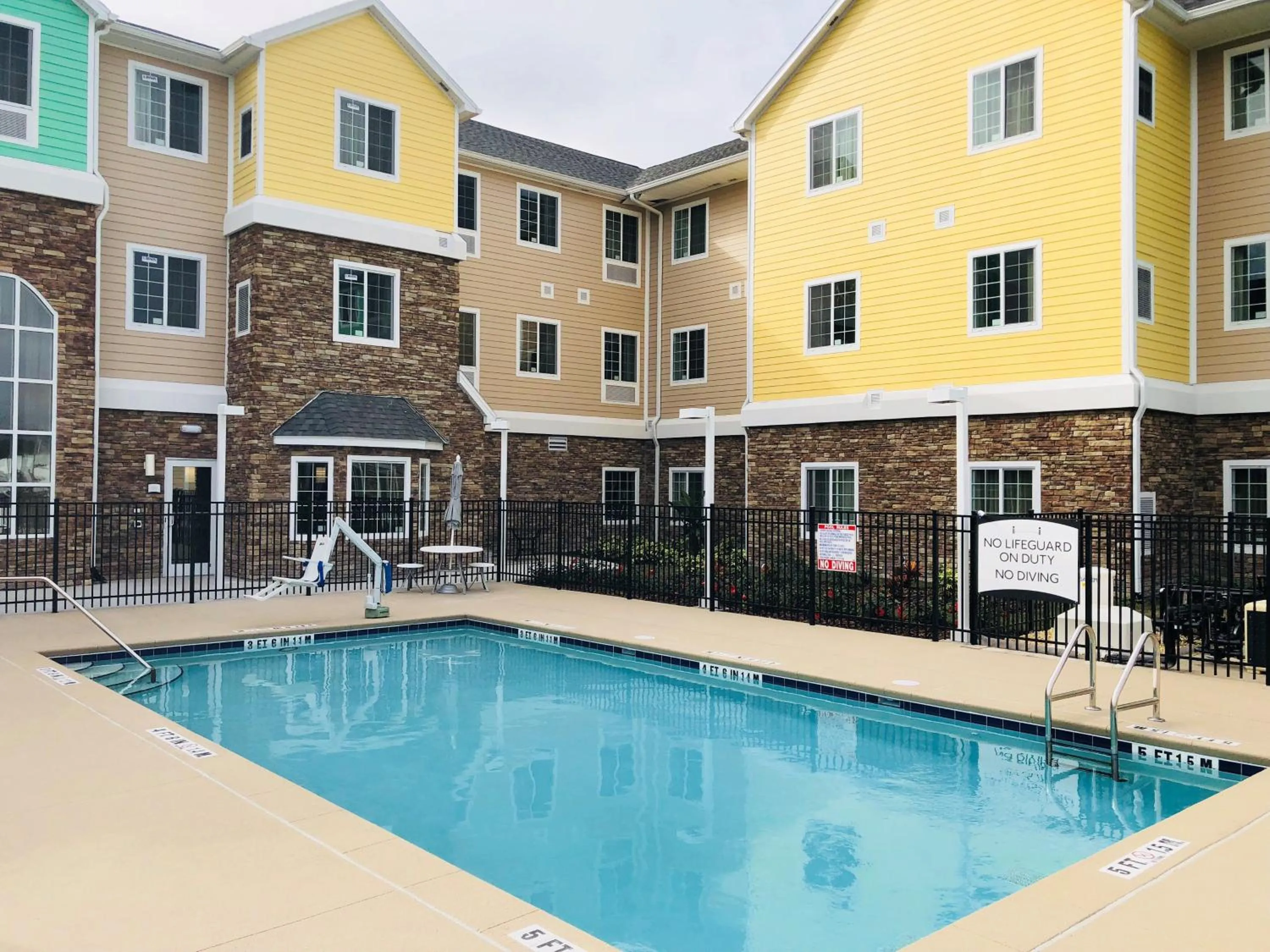 Swimming Pool in Staybridge Suites Lakeland West