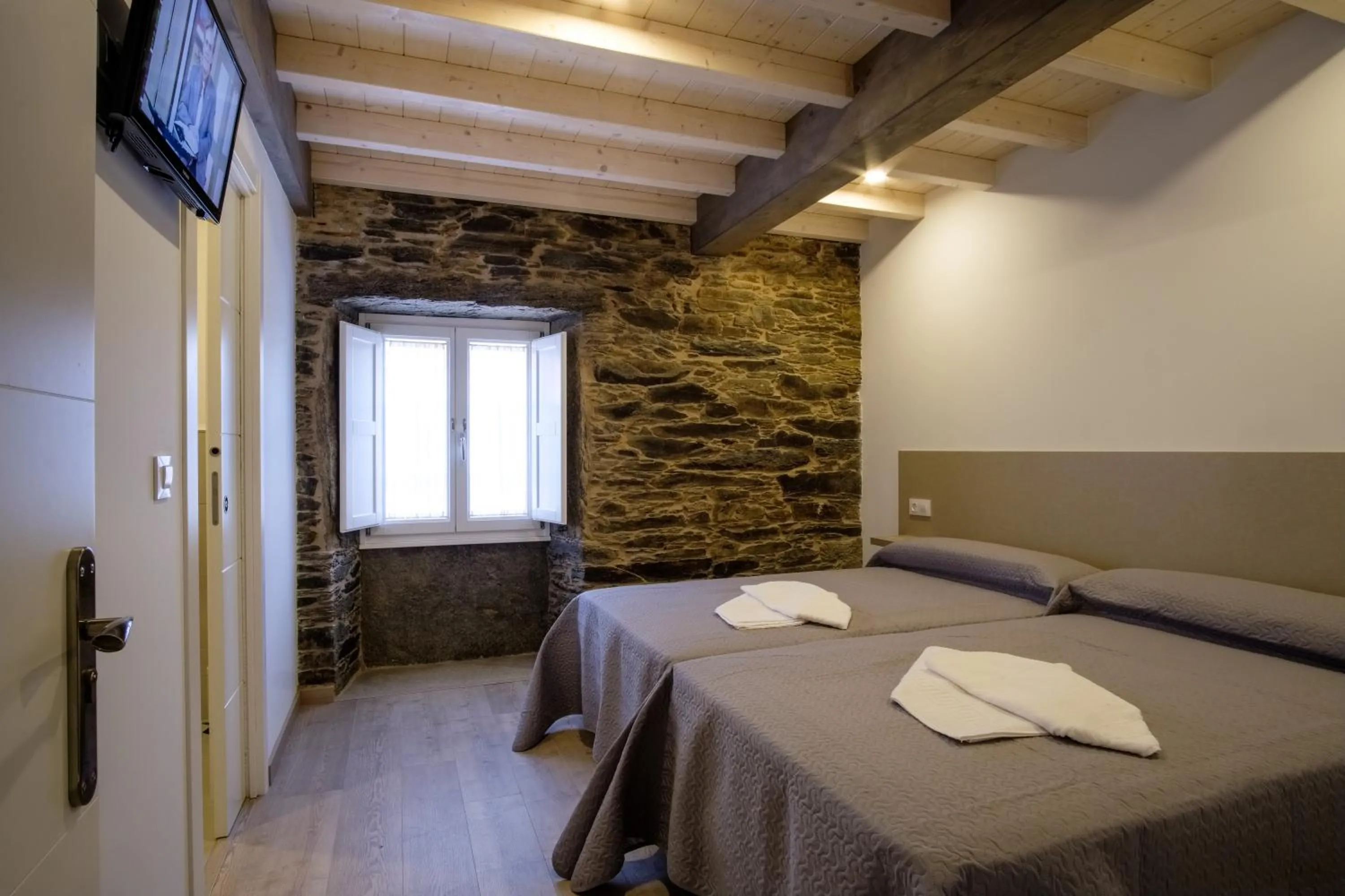 Staff, Bed in Pensión Domus Gallery