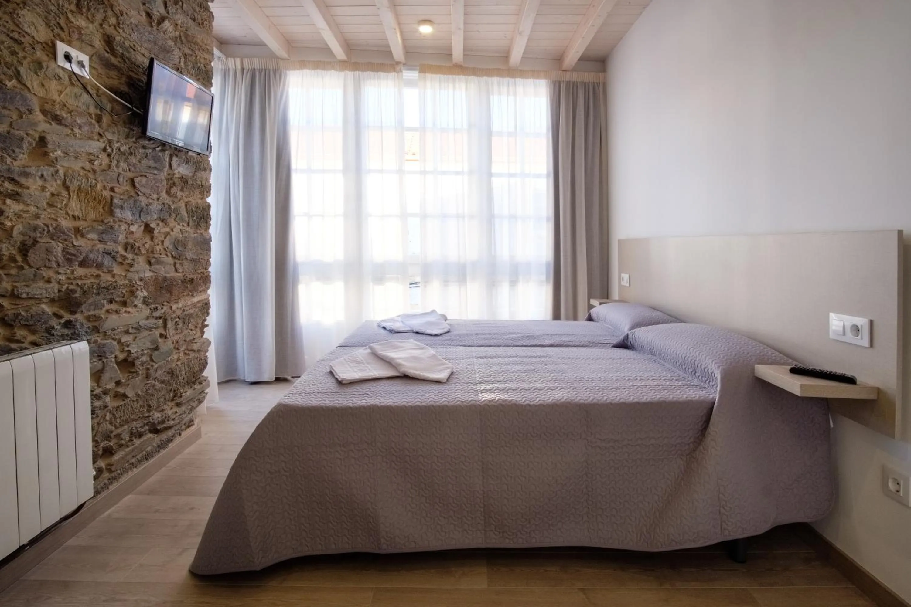 Staff, Bed in Pensión Domus Gallery