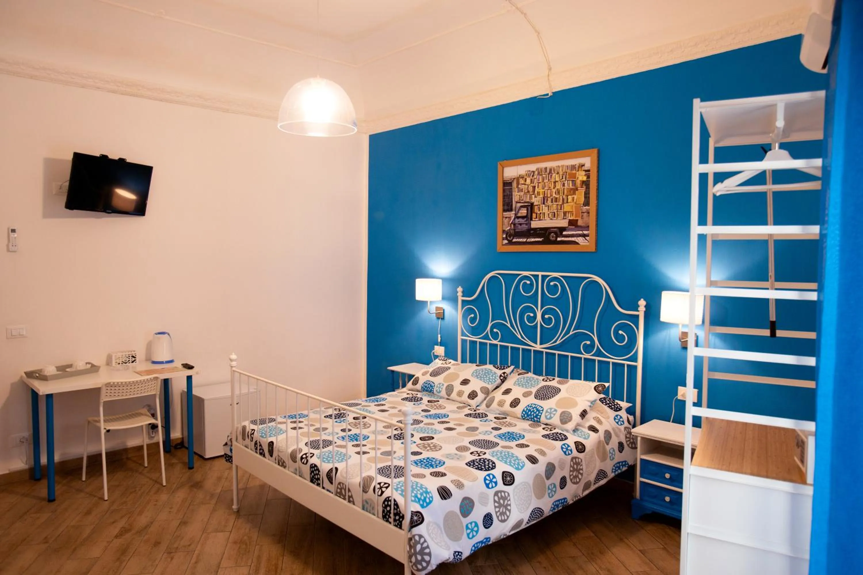 Photo of the whole room, Bed in Quattro Incanti