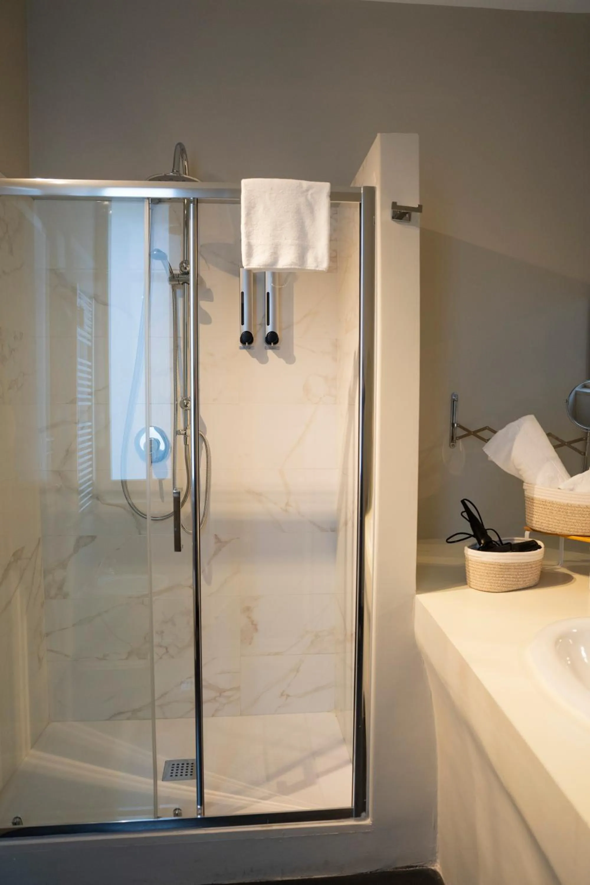 Bathroom, Bed in Casa Santangelo Suites