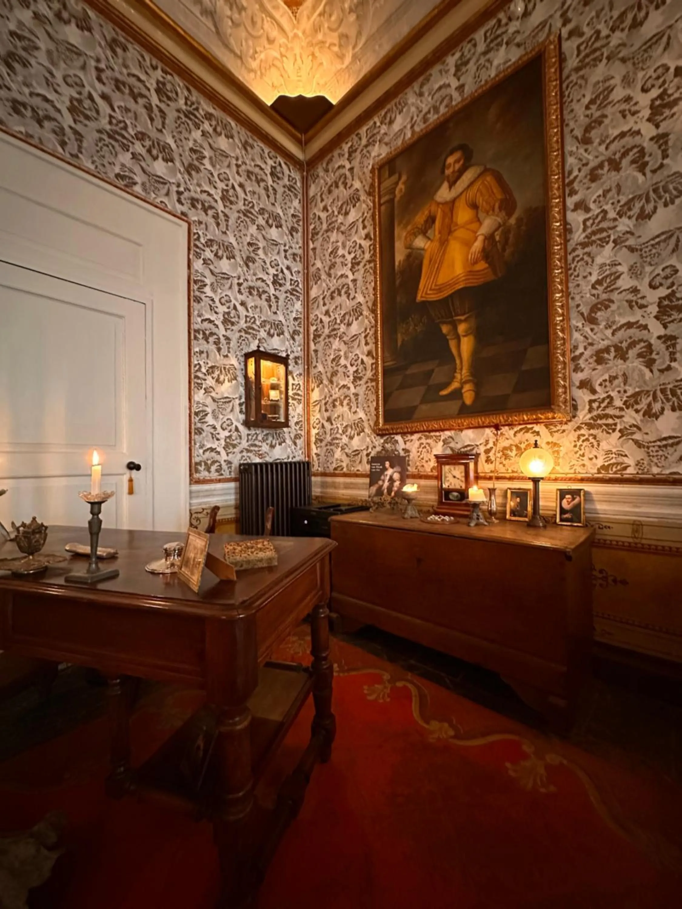 Seating area in Casa Santangelo Suites