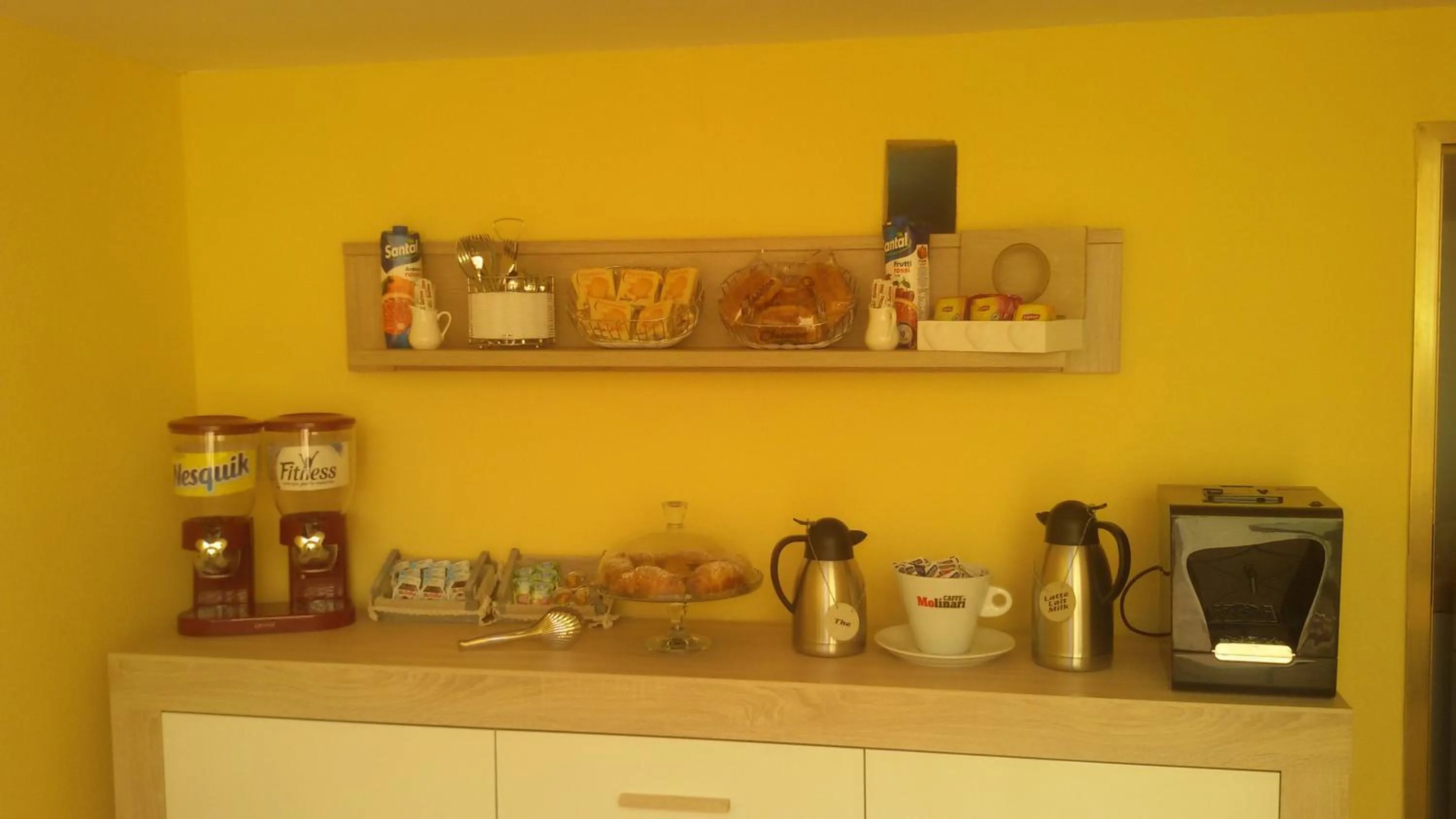 Food and drinks in B&B Vico Napoli Salento